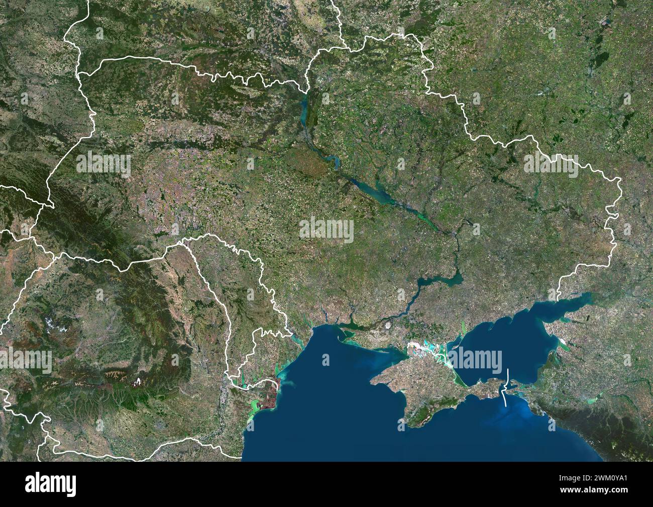 Immagine satellitare a colori dell'Ucraina e dei paesi vicini, con confini. Foto Stock