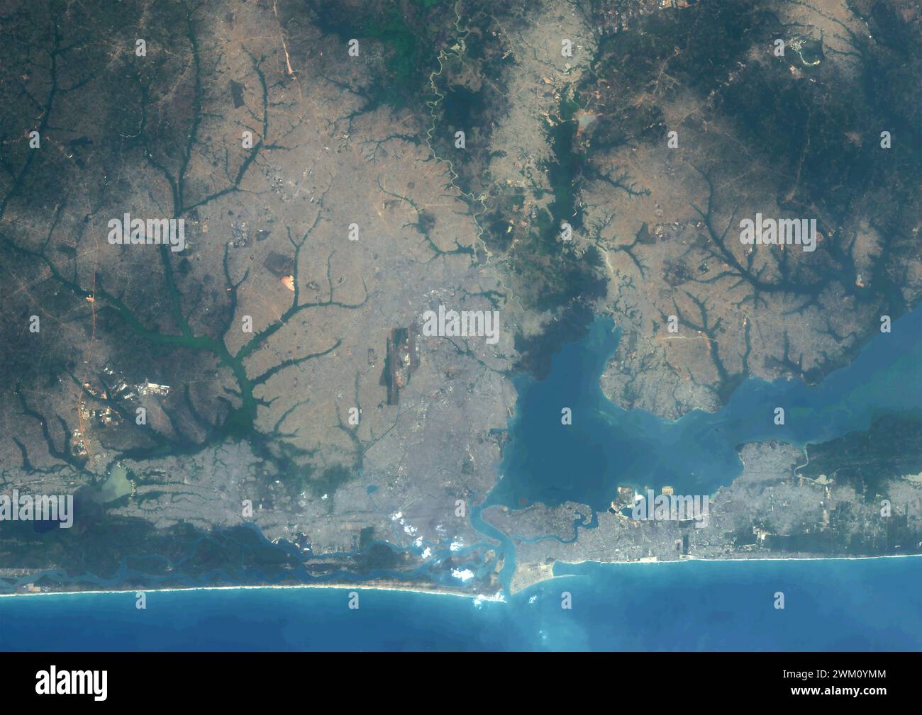 Immagine satellitare a colori di Lagos, la città più popolosa della Nigeria, nel 2022. Foto Stock
