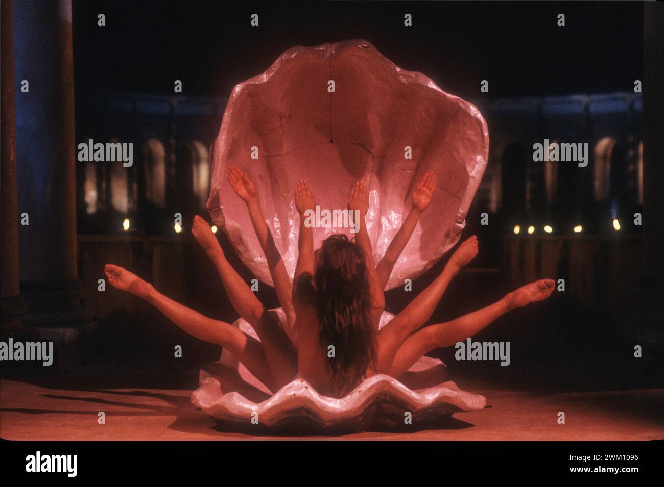 3823769 Momix Dance Company; (add.info.: Momix Dance Company Performing (1988) / Balletto della compagnia di danza Momix); © Marcello Mencarini. Tutti i diritti riservati 2024. Foto Stock
