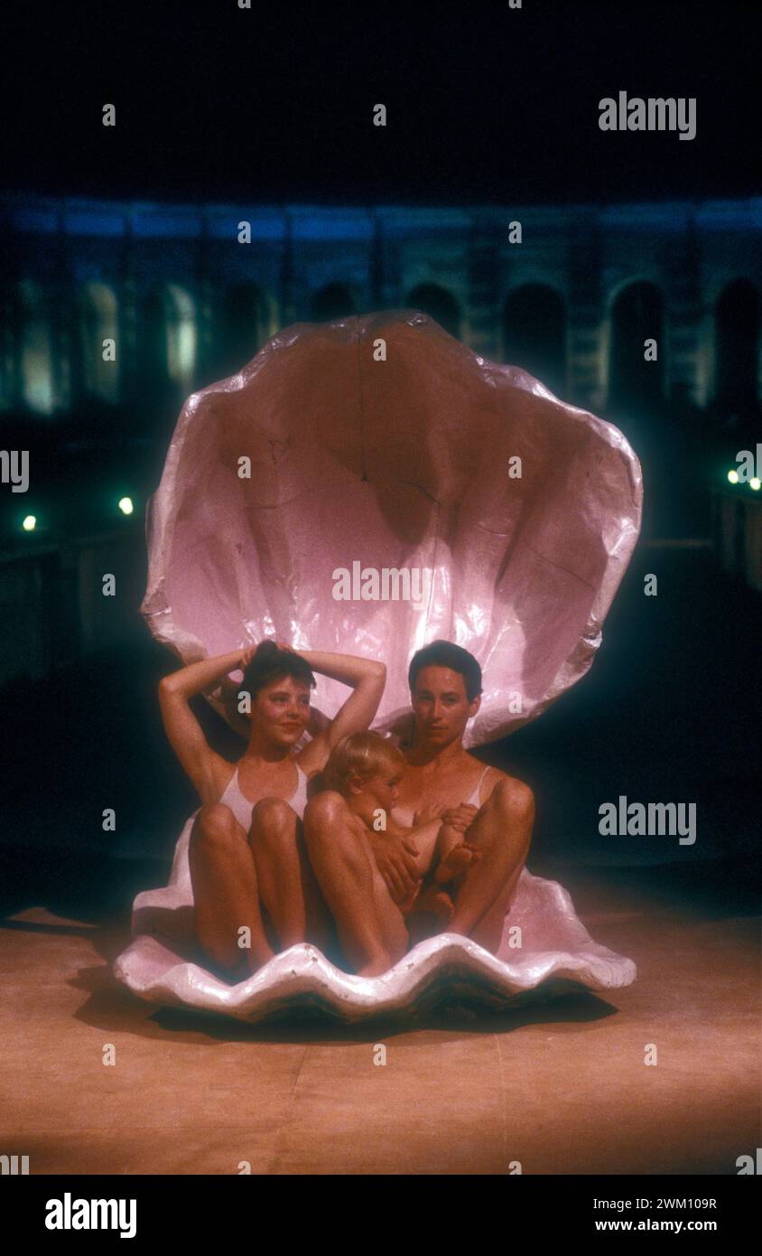 3823775 Momix Dance Company; (add.info.: Momix Dance Company Performing (1988) / Balletto della compagnia di danza Momix); © Marcello Mencarini. Tutti i diritti riservati 2024. Foto Stock