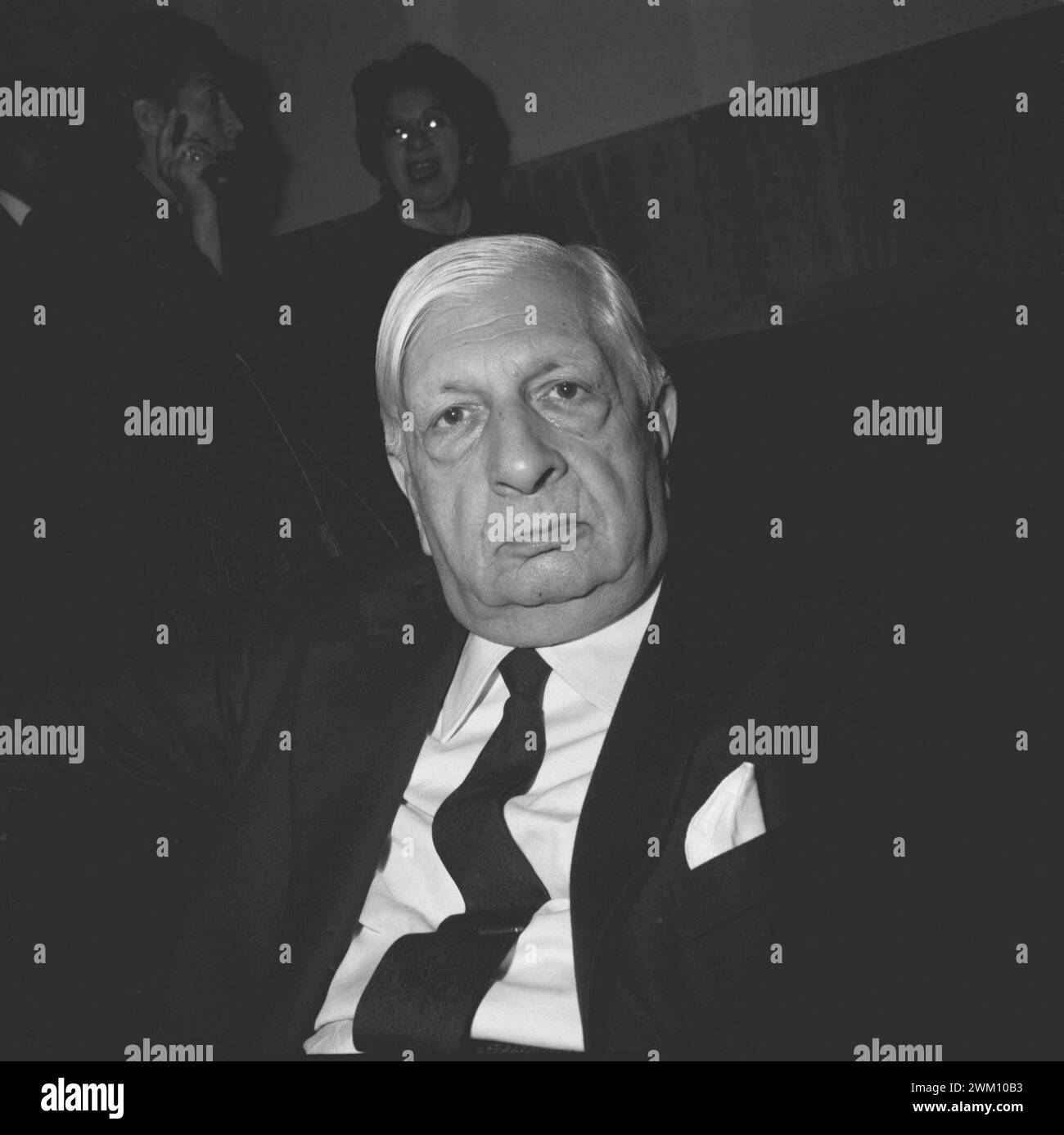 3823964 Giorgio De Chirico; (add.info.: Roma, 1964. Pittore Giorgio De Chirico / Roma, 1964. Il pittore Giorgio De Chirico - Archivio storico Marcello Mencarini); © Marcello Mencarini. Tutti i diritti riservati 2024. Foto Stock 3823964 Giorgio De Chirico; (add.info.: Roma, 1964. Pittore Giorgio De Chirico / Roma, 1964. Il pittore Giorgio De Chirico - Archivio storico Marcello Mencarini); © Marcello Mencarini. Tutti i diritti riservati 2024. Foto Stock