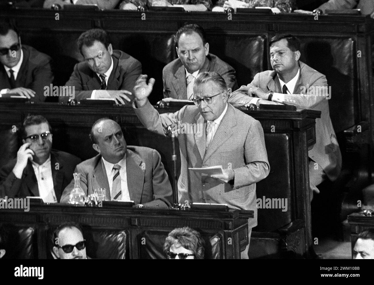 3823985 Palmiro Togliatti; (add.info.: Roma, Montecitorio,1961. Il Segretario del Partito Comunista Italiano Palmiro Togliatti ha tenuto un discorso alla camera dei deputati / Roma, Montecitorio, 1961. Il segretario del partito comunista italiano (PCI) Palmiro Togliatti mentre tiene un discorsoi alla camera dei deputati - Archivio storico Marcello Mencarini); © Marcello Mencarini. Tutti i diritti riservati 2024. Foto Stock