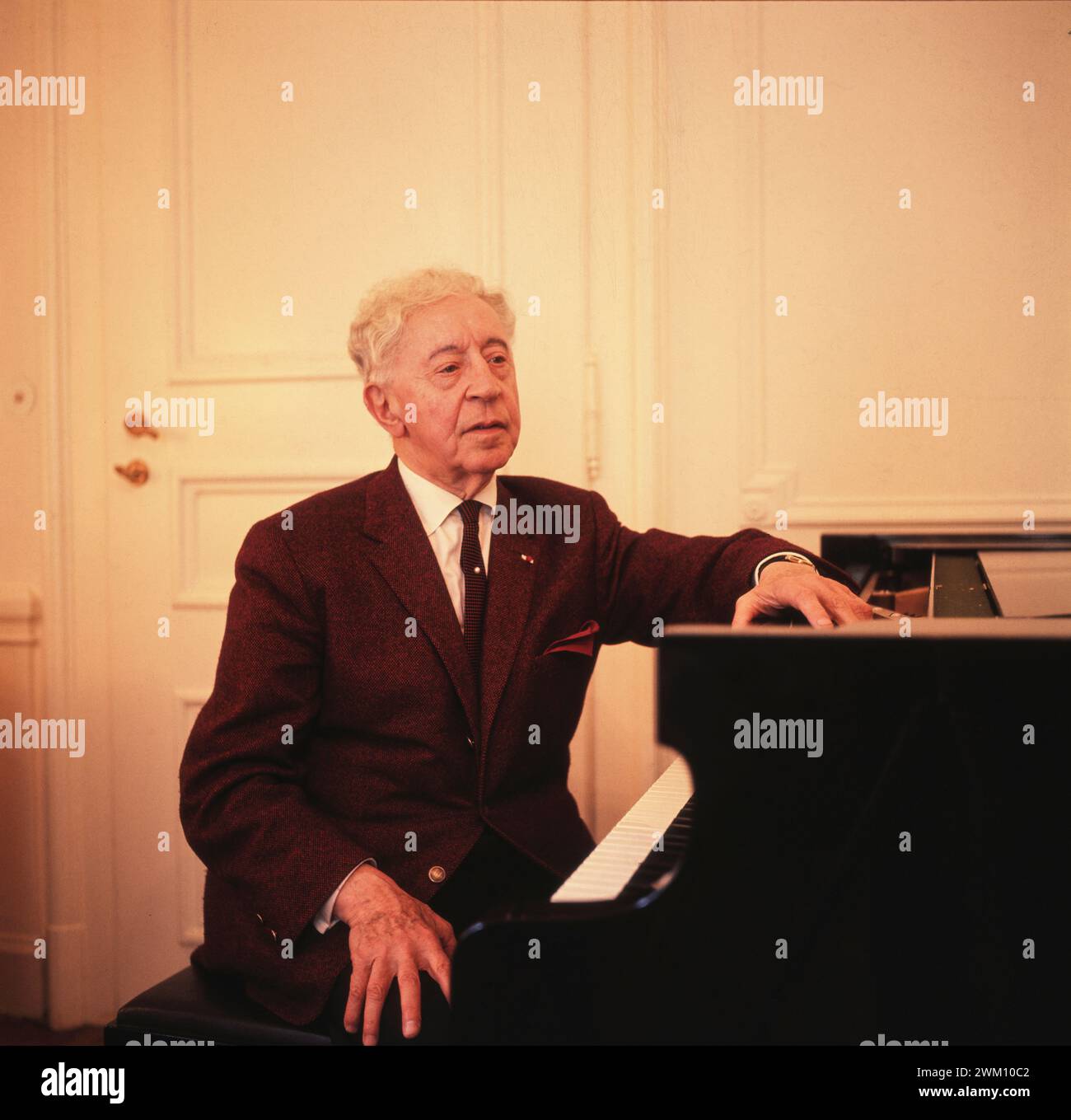 3824012 Arthur Rubinstein; (add.info.: pianista classico polacco-americano Arthur Rubinstein (circa 1975) / il pianista Arthur Rubinstein (1975 circa) - Marcello Mencarini Historical Archives); © Marcello Mencarini. Tutti i diritti riservati 2024. Foto Stock