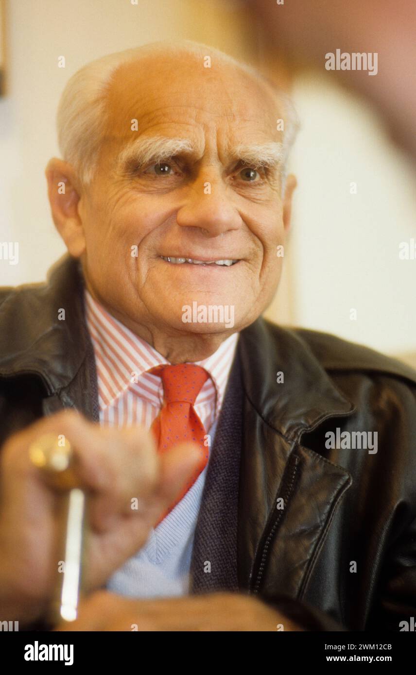 3826276 Alberto Moravia; (add.info.: scrittore Alberto Moravia, circa 1988 / lo scrittore Alberto Moravia, 1988 circa); © Marcello Mencarini. Tutti i diritti riservati 2024. Foto Stock