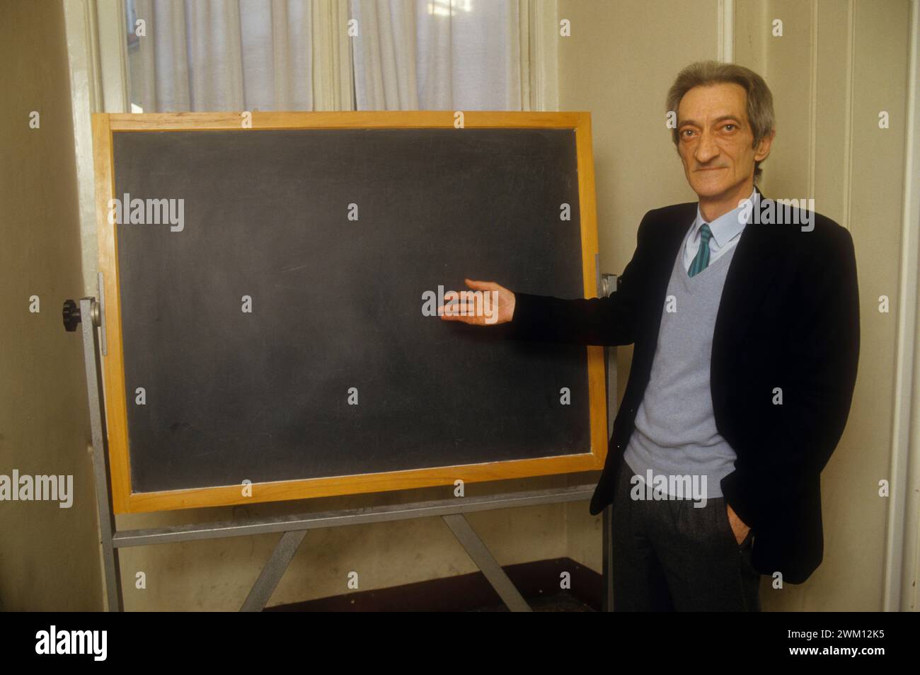 3826690 Edoardo Sanguinetti; (add.info.: Genova, circa 1990. Poeta italiano Edoardo Sanguineti all'Università di Genova, dove insegnò Letteratura Italiana dal 1974 al 2000 / Genova, 1990 circa, il poeta Edoardo sanguineti nell'Università di Genova, dove insegnò letteratura italiana dal 1974 al 2000); © Marcello Mencarini. Tutti i diritti riservati 2024. Foto Stock