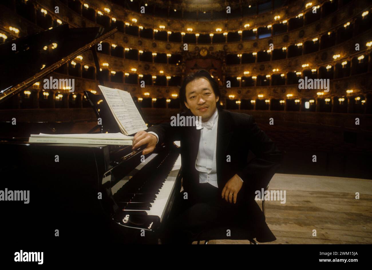 3829775 Myung-Whun Chung; (add.info.: Venezia, Teatro LaFenice, 1991. Direttore coreano Myung-Whun Chung / Venezia, Teatro la Fenice, 1991. il direttore d'orchestraMyung-Whun Chung); © Marcello Mencarini. Tutti i diritti riservati 2024. Foto Stock