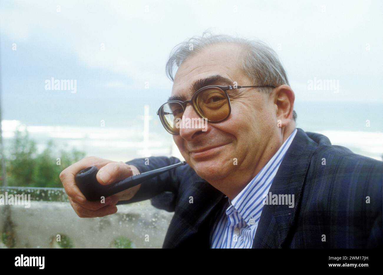 3831849 Claude Chabrol; (add.info.: Lido di Venezia, Mostra del Cinema di Venezia 1988. Il regista francese Claude Chabrol, in concorso con il film "Une affaire de femmes" / Lido di Venezia, Mostra del Cinema di Venezia 1988. Il regista francese Claude Chabrol, in concorso con il film "un affaire de femmes" (un affare di donne); © Marcello Mencarini. Tutti i diritti riservati 2024. Foto Stock