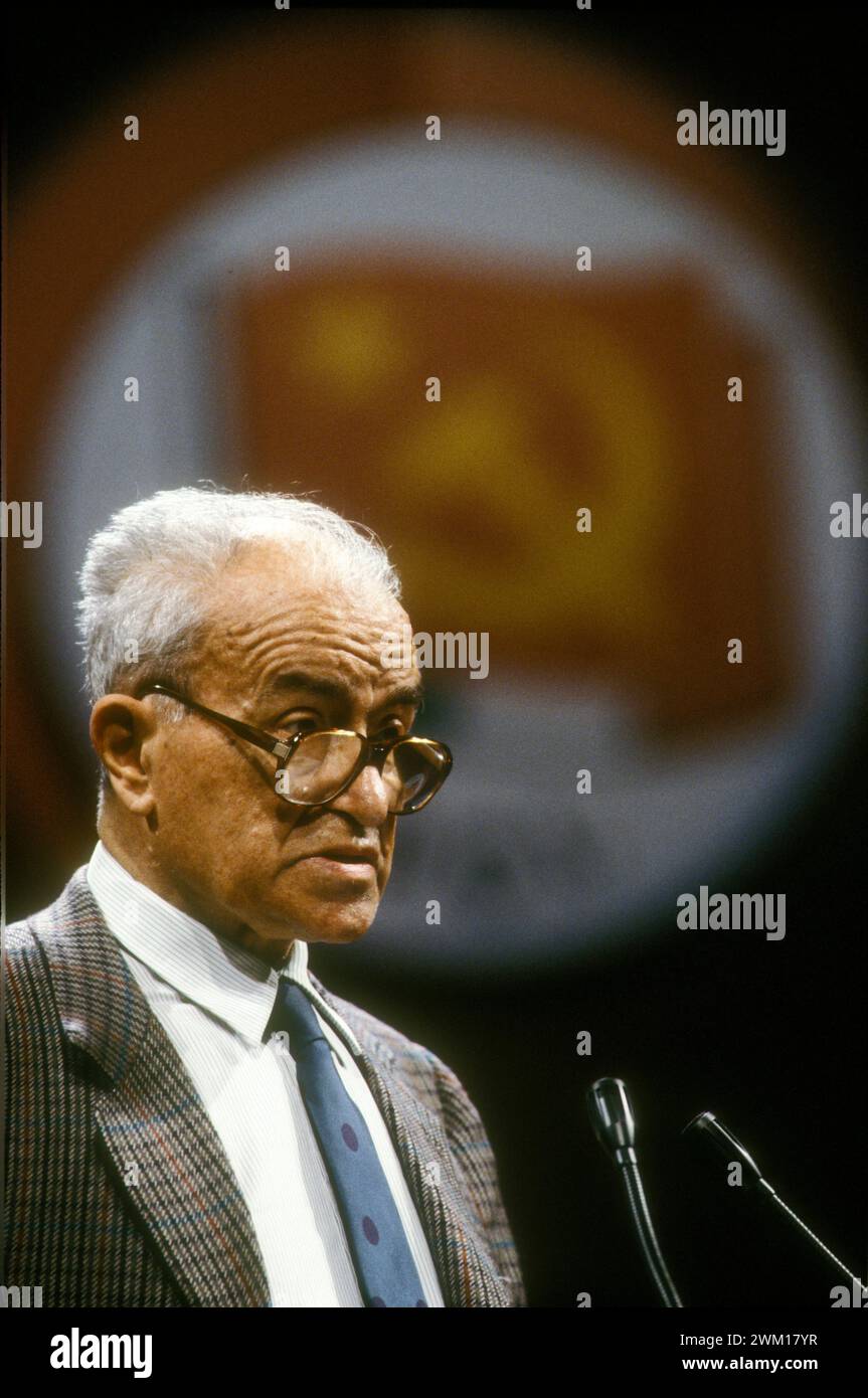 3832262 Pietro Ingrao; (add.info.: membro del Partito Comunista Italiano Pietro Ingrao interviene al XX congresso di Rimini del febbraio 1991, quando il Partito Comunista Italiano cambiò nome in Partito Democratico di sinistra / il politico membro del partito Pietro Ingrao parola al XX° Congresso del PCI-PDS che si tenne a Rimini nel 1991, quando il Partito Comunista Italiano divenne Partito Democratico della sinistra (PDS)); © Marcello Mencarini. Tutti i diritti riservati 2024. Foto Stock
