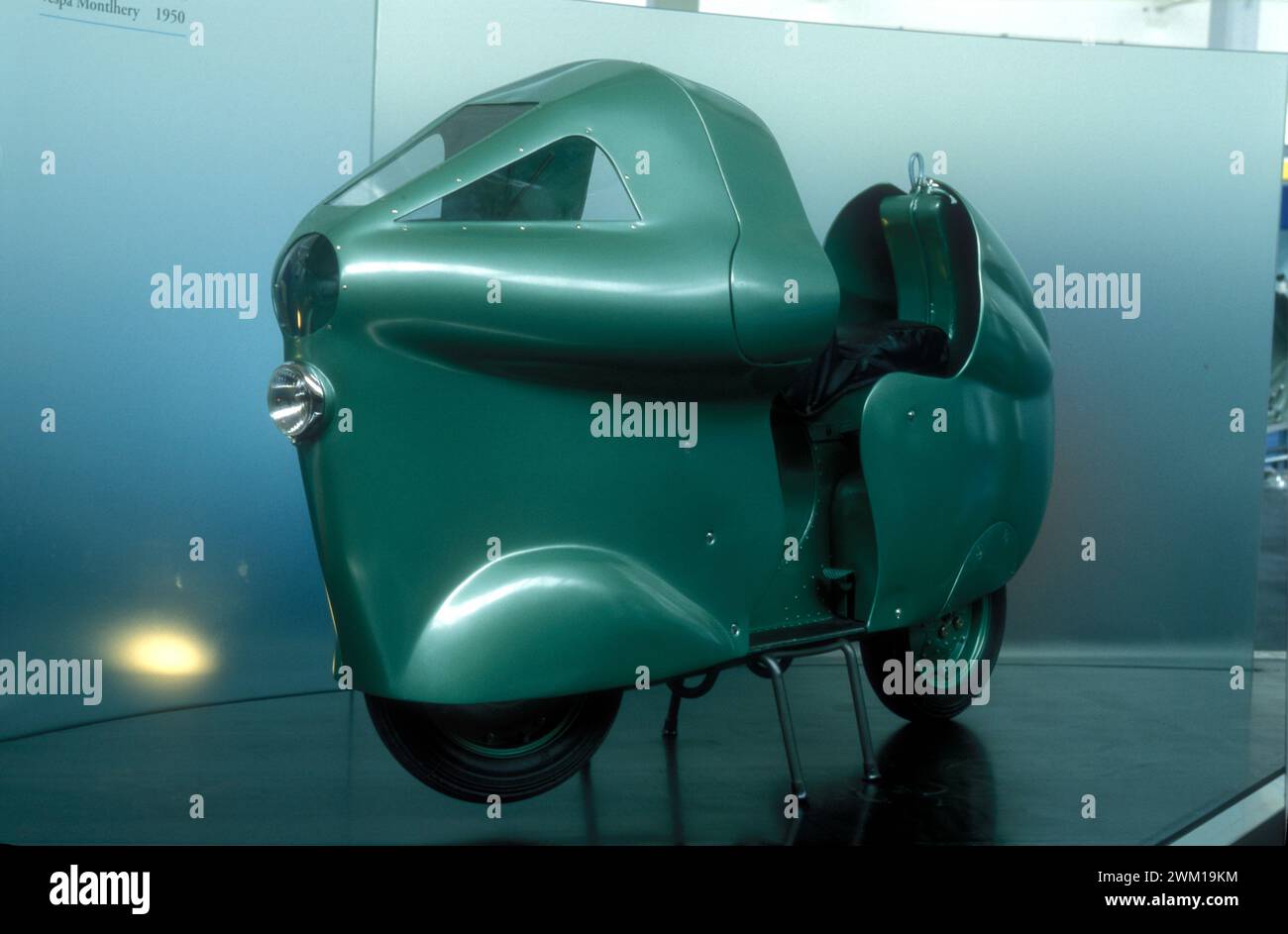 4065783 Museo Piaggio a Pontedera / Museo Piaggio di Pontedera, Italia; (add.info.: MUSEO PIAGGIO A PONTEDERA - Vespa Monthlery (1950) / MUSEO PIAGGIO di Pontedera - Vespa Monthlery (1950) - © Marcello Mencarini); © Marcello Mencarini. Tutti i diritti riservati 2024. Foto Stock