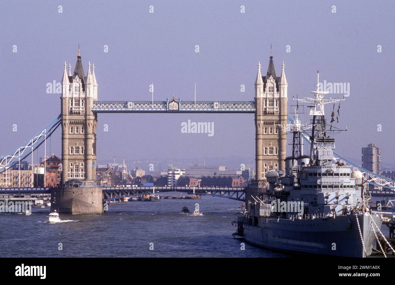 4065932 London Tower Bridge a Londra, circa 1988; (add.info.: London Tower Bridge a Londra, circa 1988 il Tower Bridge di Londra, 1988 circa); © Marcello Mencarini. Tutti i diritti riservati 2024. Foto Stock