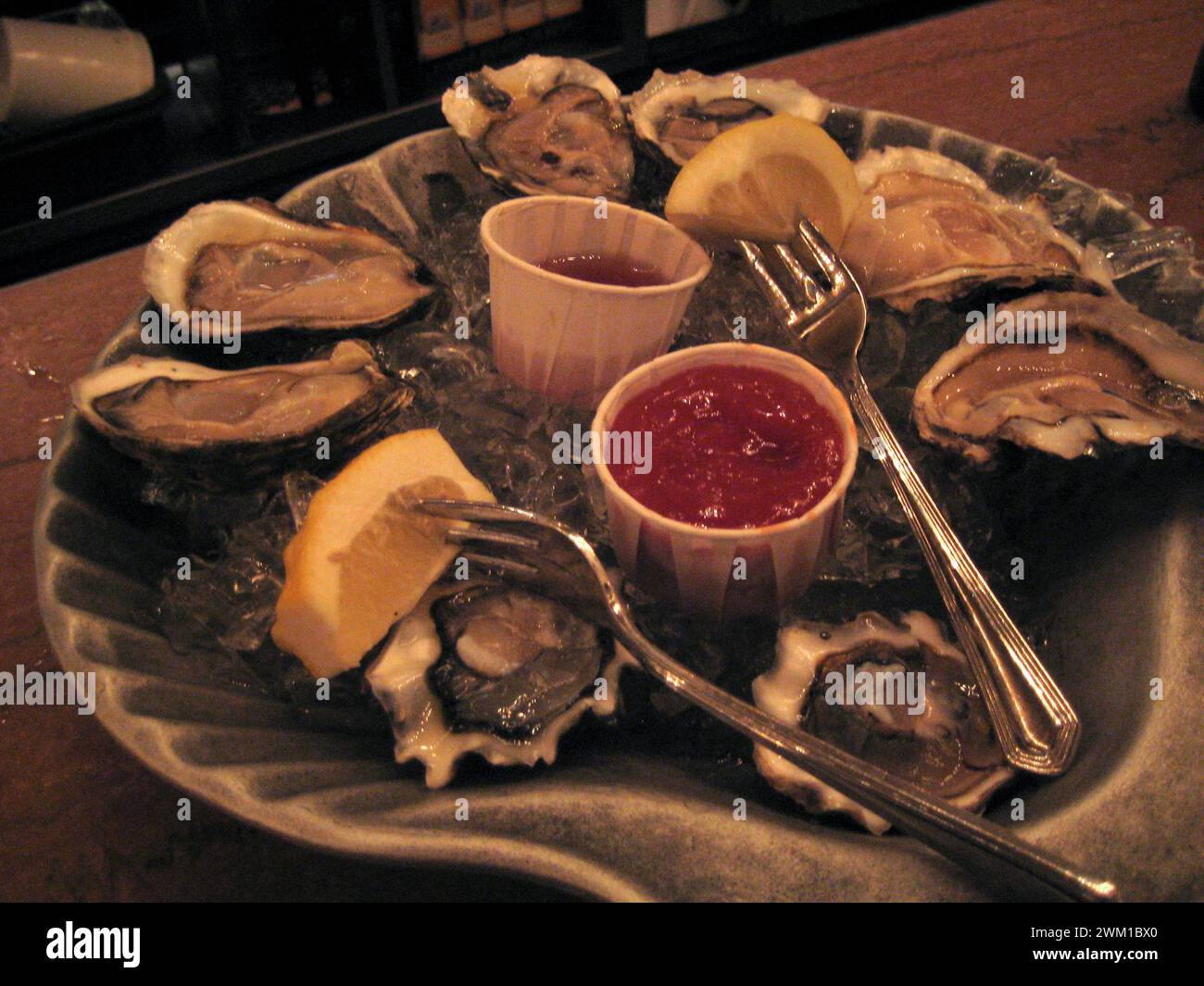 4066818 New York, 2008. Grand Central Oyster Bar and Restaurant al Grand Central Terminal: Piatto di pesce; (add.info.: New York (2008) New York, 2008. Il ristorante e bar Grand Central Oyster Bar nella stazione centrale: piatto di frutti di mare; © Marcello Mencarini. Tutti i diritti riservati 2024. Foto Stock