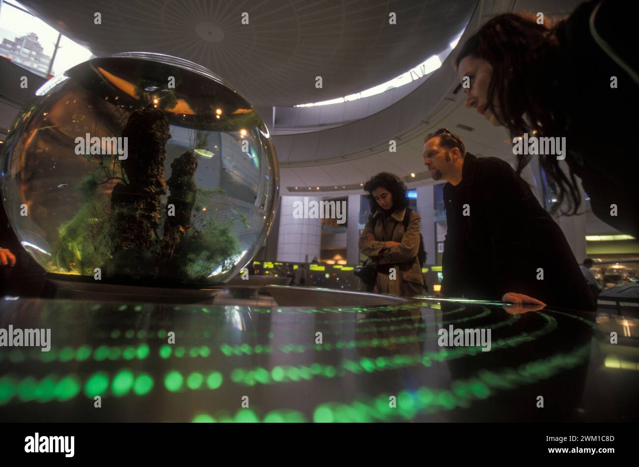 4067024 New York, 2000. Il Rose Center for Hearth and Space. Fa parte dell'American Museum of Natural History di New York City e di un'ampia rielaborazione dell'ex Hayden Planetarium; (add.info.: New York (2000) New York, 2000. Il Rose Center for Hearth and Space. E' una parte del Museo di storia naturale di New York e un rifacimento pià¹ vasto dell'ex planetario Hayden); © Marcello Mencarini. Tutti i diritti riservati 2024. Foto Stock