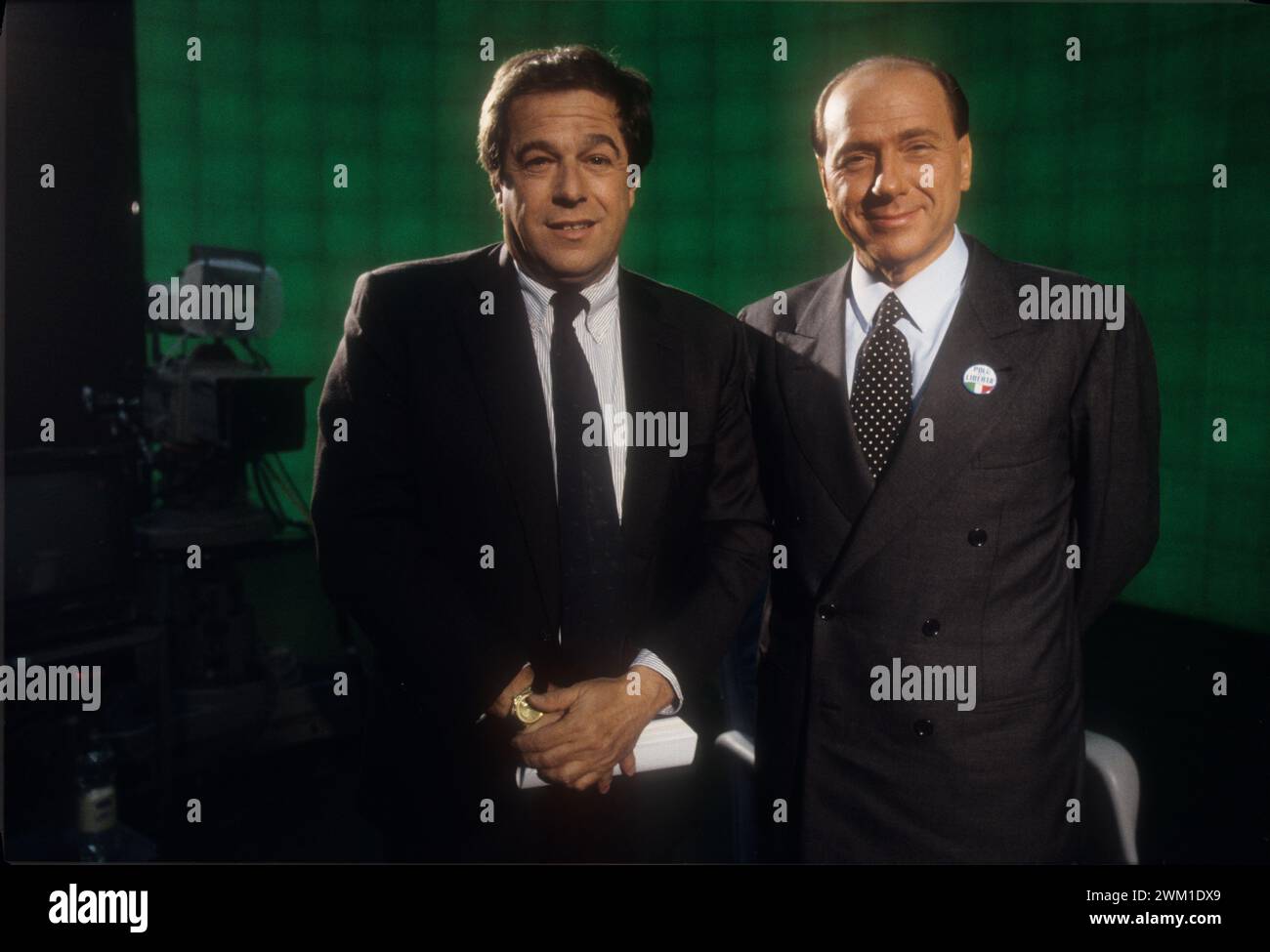 4067721 politico Silvio Berlusconi e Giovanni minoli, conduttore del programma televisivo "Mixer", Roma, Italia, 1996 (foto); (add.info.: Silvio Berlusconi (1936-2023): Proprietario dei media, politico e primo ministro italiano in quattro governi); © Marcello Mencarini. Tutti i diritti riservati 2024. Foto Stock