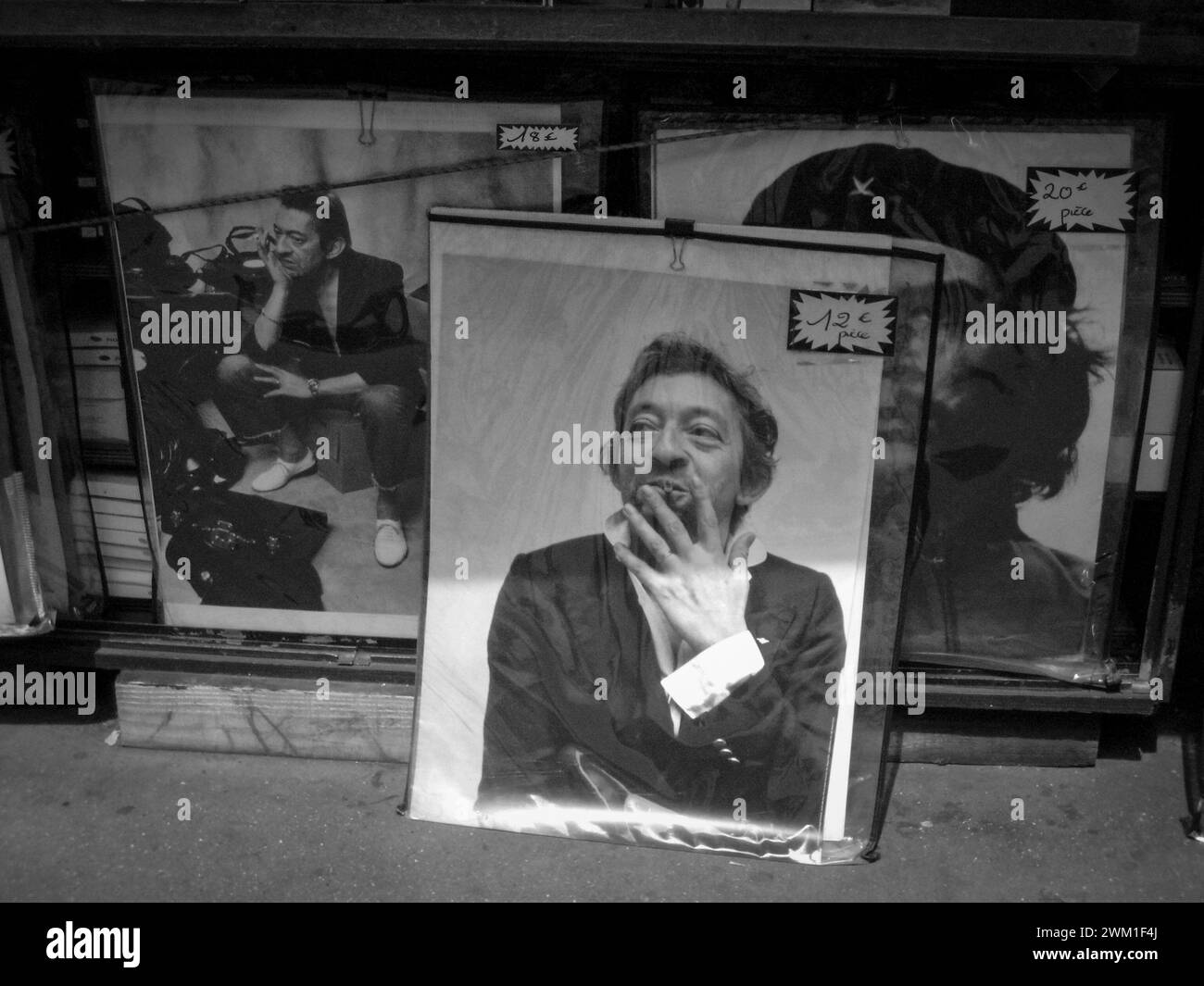 4068199 poster di Serge Gainsbourg e che Guevara esposti in un negozio a Parigi; (add.info.: 24 ore a Parigi poster di Serge Gainsbourg e di che Guevara in un negozio a Parigi); © Marcello Mencarini. Tutti i diritti riservati 2024. Foto Stock