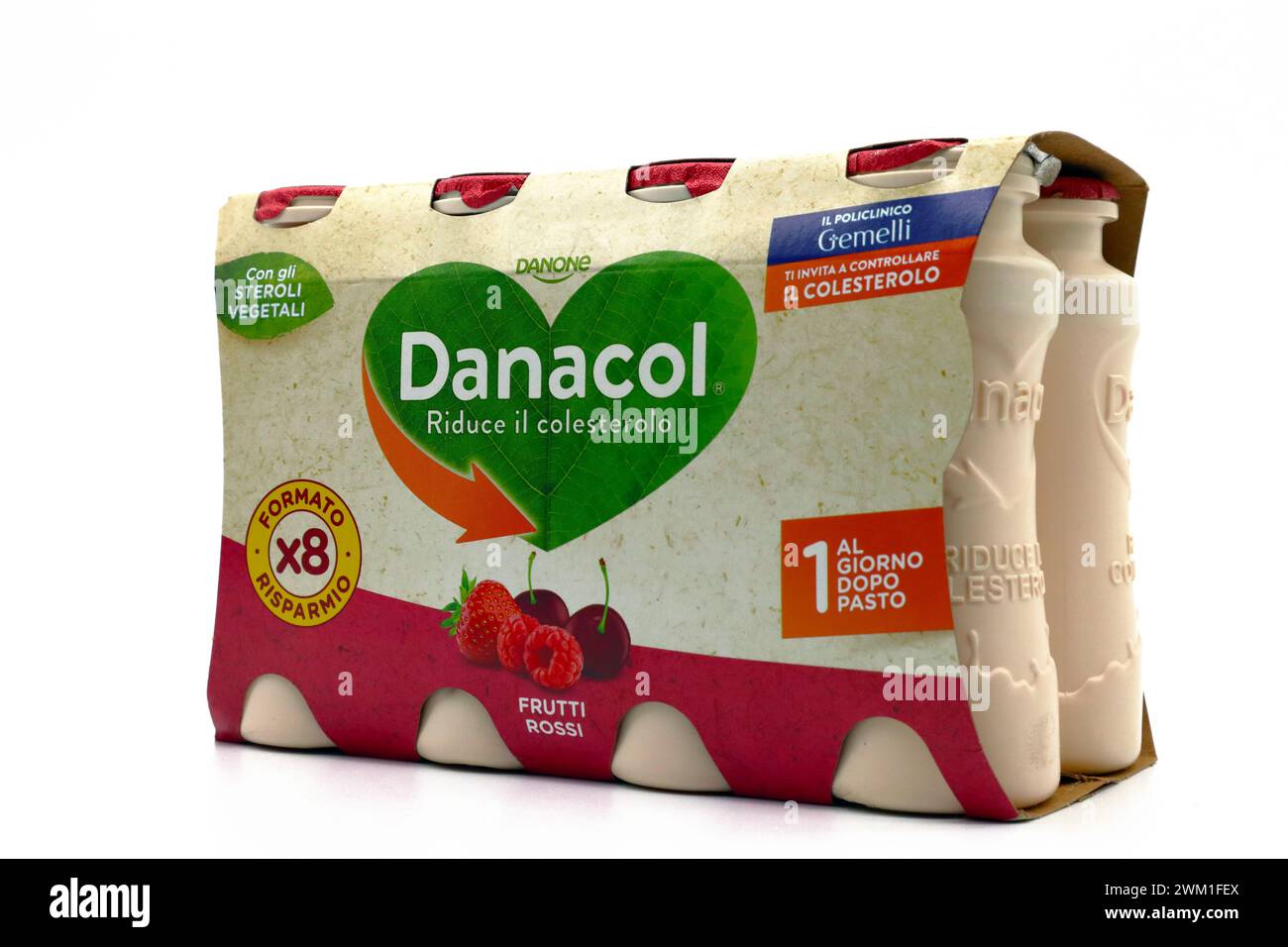 Flaconi Danacol con latte a basso contenuto di grassi arricchiti con steroli vegetali che riducono il colesterolo nel sangue. Danacol è un marchio della società benefica Danone Nutricia S.p.A. Foto Stock