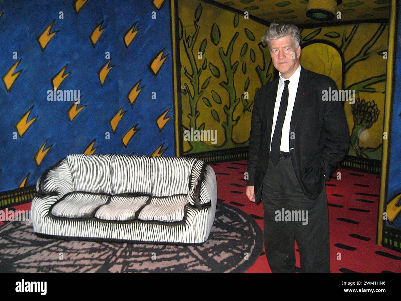 4069309 Triennale di Milano, 2007. Il regista e artista americano David Lynch a "The Air Is on Fire", una grande retrospettiva d'arte ideata e messa in scena dalla Fondation Cartier pour l'ART Contemporary di Parigi e dedicata alle molteplici sfaccettature di David Lynch come artista visivo (foto); (add.info.: Milano; Milano, Italia; Italia, Triennale Triennale di Milano 2007. Il regista-artista David Lynch a 'l'aria è sul fuoco', una mostra ideata e realizzata su iniziativa dalla Fondation Cartier pour l'art contemporain, dedicata ai molteplici aspetti dell'arte di David Lynch); © Marcello Mencarini. Tutti i diritti riservati Foto Stock