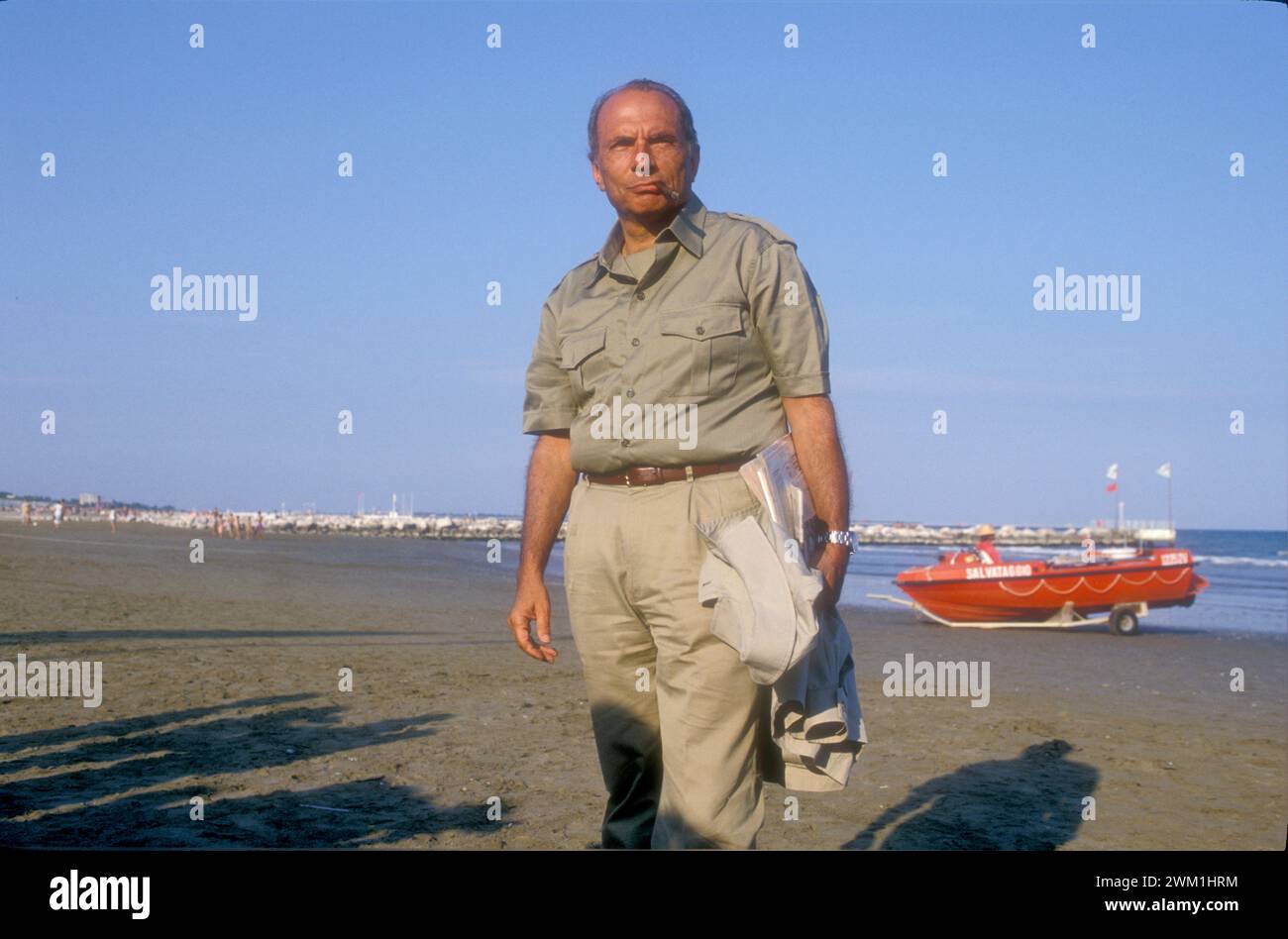 4069343 Lido di Venezia, Mostra del Cinema di Venezia 1989. Polltician del Partito Socialista Italiano (PSI) Enrico manca, Presidente della RAI, la televisione pubblica italiana (foto); (add.info.: Lido di Venezia, Lido di Venezia, Italia, Lido di Venezia, Mostra del Cinema di Venezia 1989. Il politico socialiasta Enrico manca, Presidente della RAI, radiotelevisione italiana); © Marcello Mencarini. Tutti i diritti riservati 2024. Foto Stock