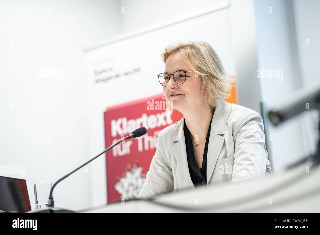 Pressekonferenz des BSW Bündnis Sahra Wagenknecht - Vernunft und Gerechtigkeit in Erfurt Gründung Landesverband Thüringen Katja Wolf, Oberbürgermeisterin EisenachPressekonferenz des BSW Bündnis Sahra Wagenknecht - Vernunft und Gerechtigkeit in Erfurt Gründung Landesverband Thüringen Katja Wolf, Oberbürgermeisterin Eisenach, Erfurt Thüringen Deutschland Arena Erfurt *** Conferenza stampa dell'Alleanza BSW Sahra Wagenknecht ragione e giustizia a Erfurt Fondazione dell'Associazione regionale Turingia Katja Wolf, sindaco di Eisenach Conferenza stampa dell'Alleanza BSW Sahra Wagenknecht Reaso Foto Stock