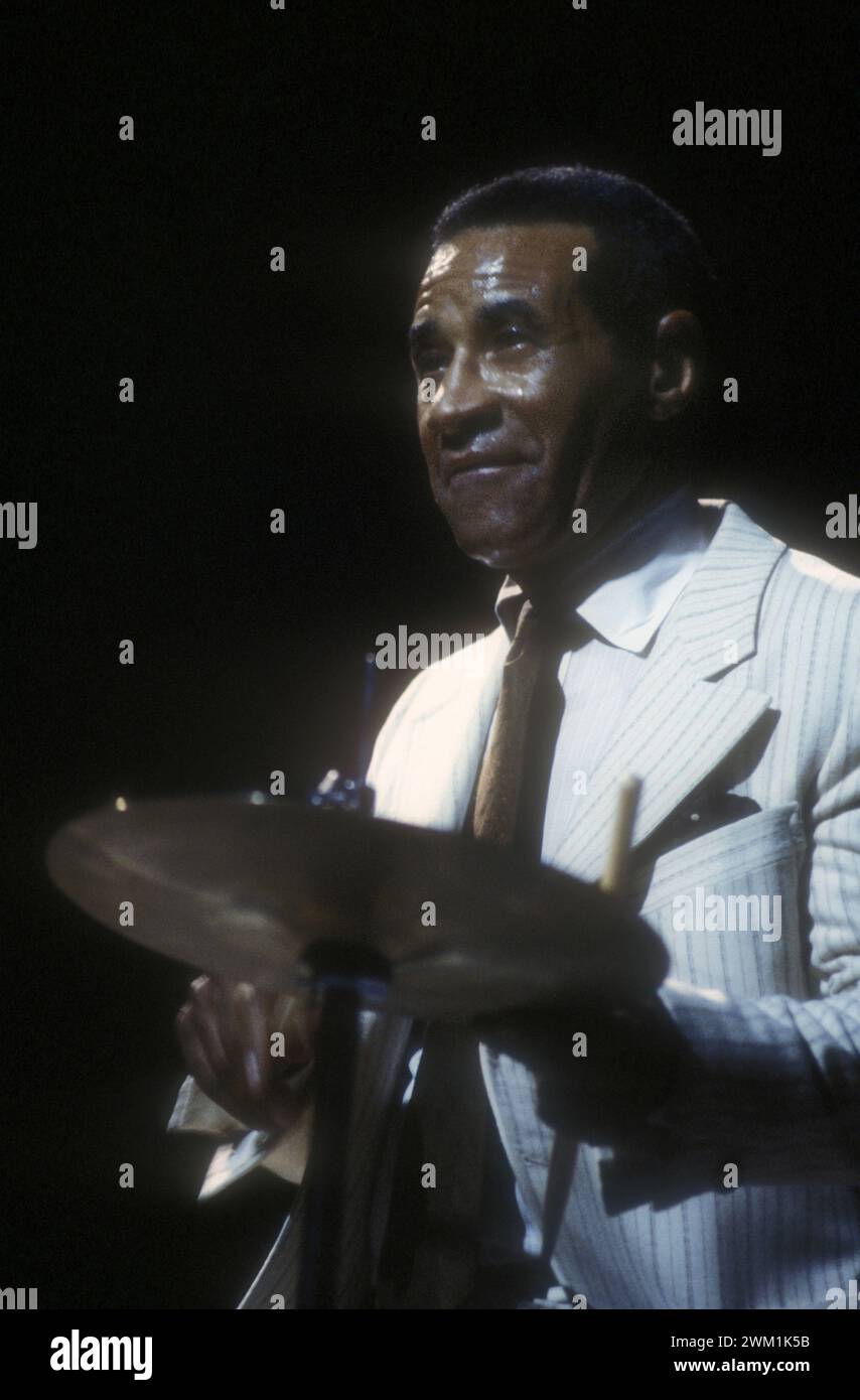 4069992 Roma, 1981. Percussionista jazz americano, batterista e compositore Max Roach che si esibisce (foto); (add.info.: , Italia, Roma, 1981. Il percussionista jazz Max Roach durante un concerto); © Marcello Mencarini. Tutti i diritti riservati 2024. Foto Stock