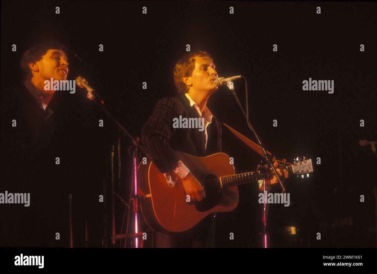 4070016 cantanti italiani Gianni Morandi e Ron, circa 1990 (foto); (add.info.: i cantanti Gianni Morandi e Ron, 1990 circa); © Marcello Mencarini. Tutti i diritti riservati 2024. Foto Stock