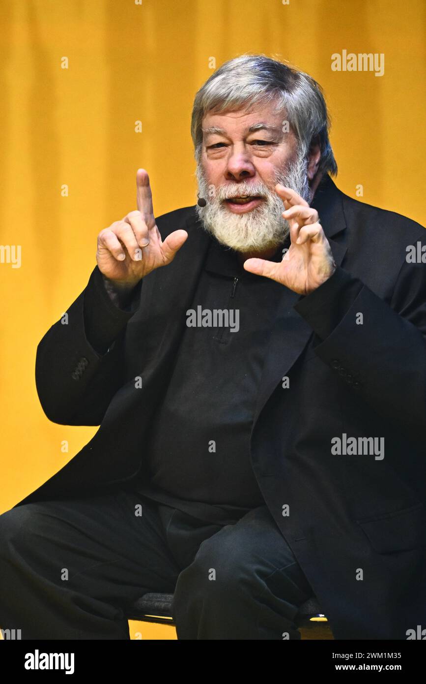 Stoccolma, Svezia. 23 febbraio 2024. Steve Wozniak, uno dei fondatori di Apple, ha partecipato venerdì 23 febbraio 2024 alla Tech Arena 2024, che si terrà presso la Friends Arena di Stoccolma, Svezia, per due giorni con imprenditori, leader aziendali e responsabili decisionali e discutendo di temi come sostenibilità, innovazione, tecnologia.foto: Claudio Bresciani/TT/codice 10090 credito: TT News Agency/Alamy Live News Foto Stock