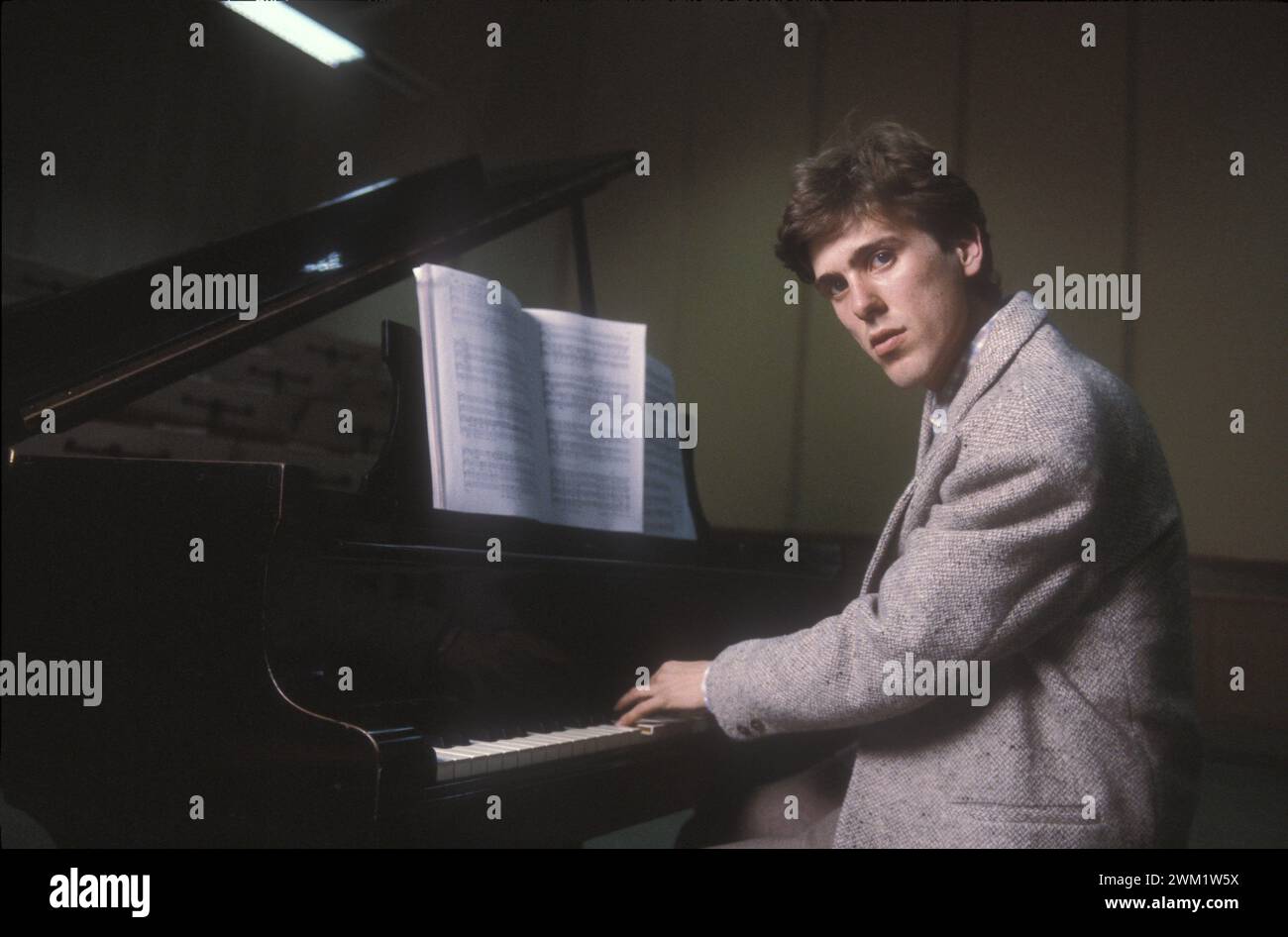 MME4729044 Roma, Auditorium RAI al foro Italico, circa 1982. Pianista classico tedesco Alexander Lonquich/Roma, Auditorium RAI del foro Italico, 1982 circa. Pianista Alexander Lonquich -; (add.info.: Roma, RAI Auditorium al foro Italico, circa 1982. Pianista classico tedesco Alexander Lonquich/Roma, Auditorium RAI del foro Italico, 1982 circa. Il pianista Alexander Lonquich -); © Marcello Mencarini. Tutti i diritti riservati 2024. Foto Stock