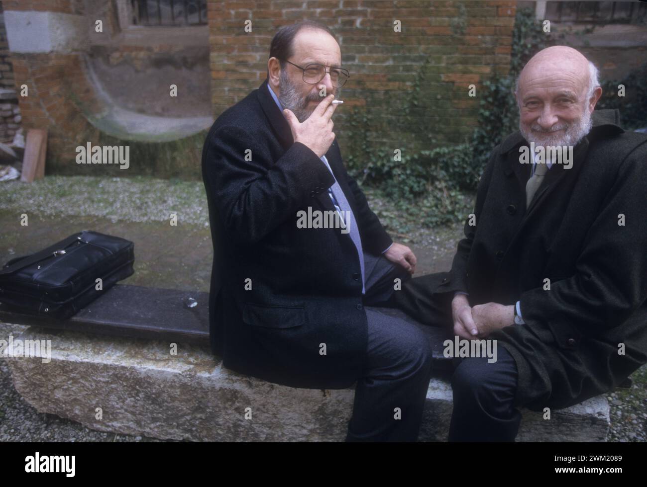 MME4753065 Venezia, 1999, scrittore Umberto Eco e architetto Vittorio Gregotti/Venezia, 1999. Lo scrittore Umberto Eco e l'architetto Umberto Gregotti -; (add.info.: Venezia, 1999, scrittore Umberto Eco e architetto Vittorio Gregotti/Venezia, 1999. Lo scrittore Umberto Eco e l'architetto Umberto Gregotti -); © Marcello Mencarini. Tutti i diritti riservati 2024. Foto Stock