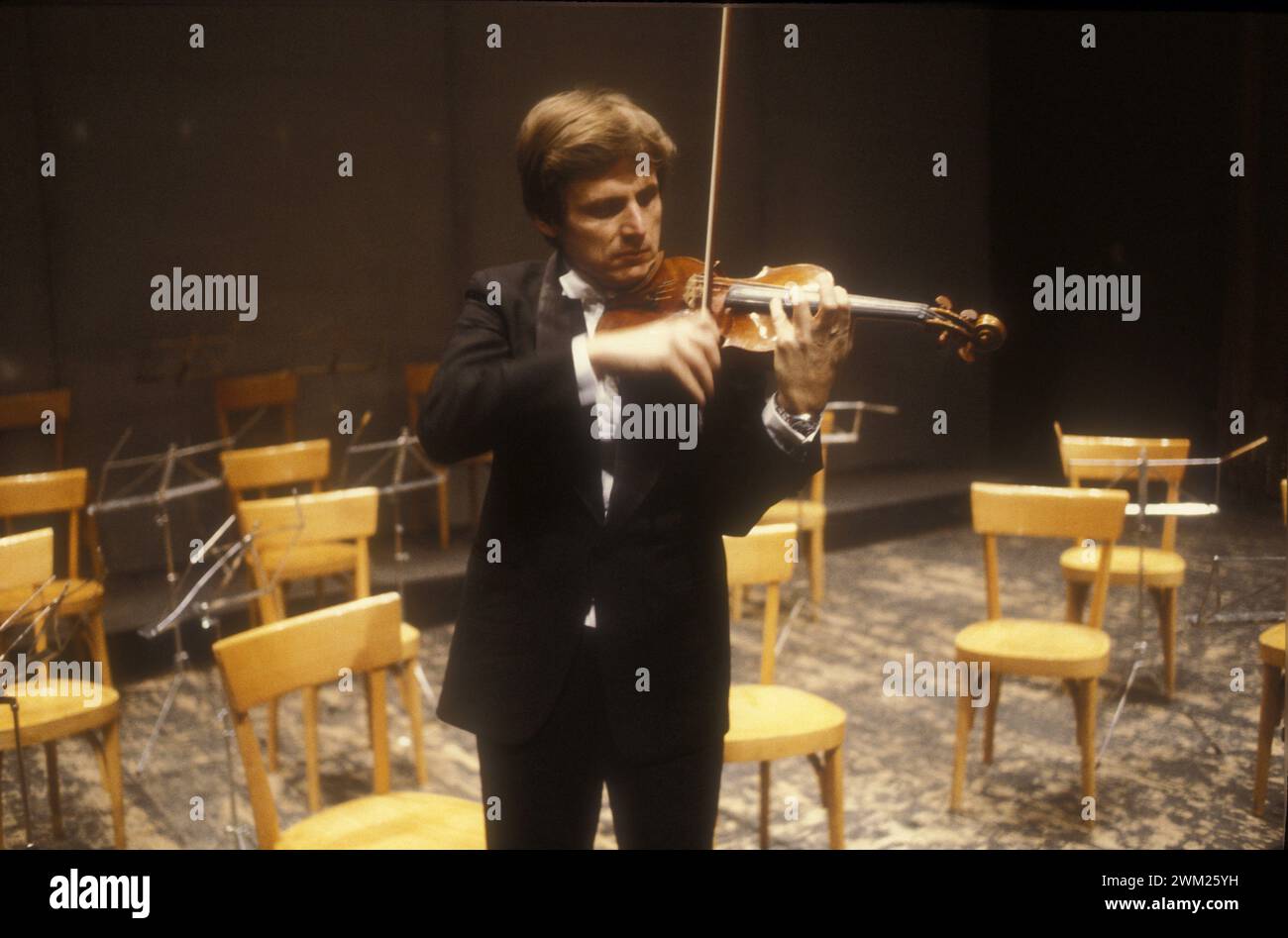 MME4783732 violinista italiano Uto Ughi (circa 1980)/il violinista Uto Ughi (1980 circa) -; (add.info.: violinista italiano Uto Ughi (circa 1980)/il violinista Uto Ughi (1980 circa) -); © Marcello Mencarini. Tutti i diritti riservati 2024. Foto Stock