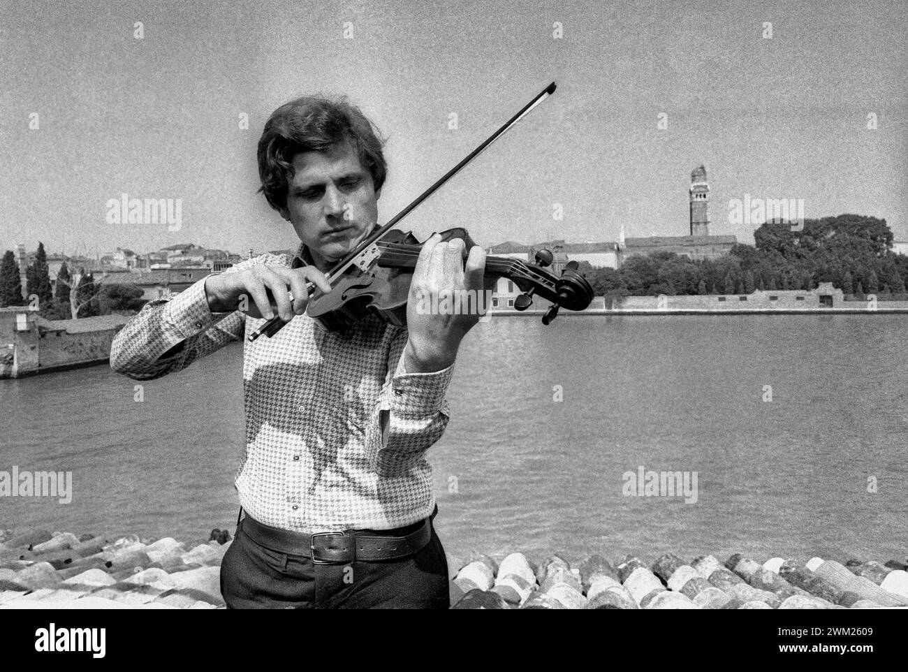 MME4783812 Venezia, 1979 violinista italiano Uto Ughi/Venezia, 1979 il violinista Uto Ughi-; (add.info.: Venezia, 1979 violinista italiano Uto Ughi/Venezia, 1979 il violinista Uto Ughi-); © Marcello Mencarini. Tutti i diritti riservati 2024. Foto Stock