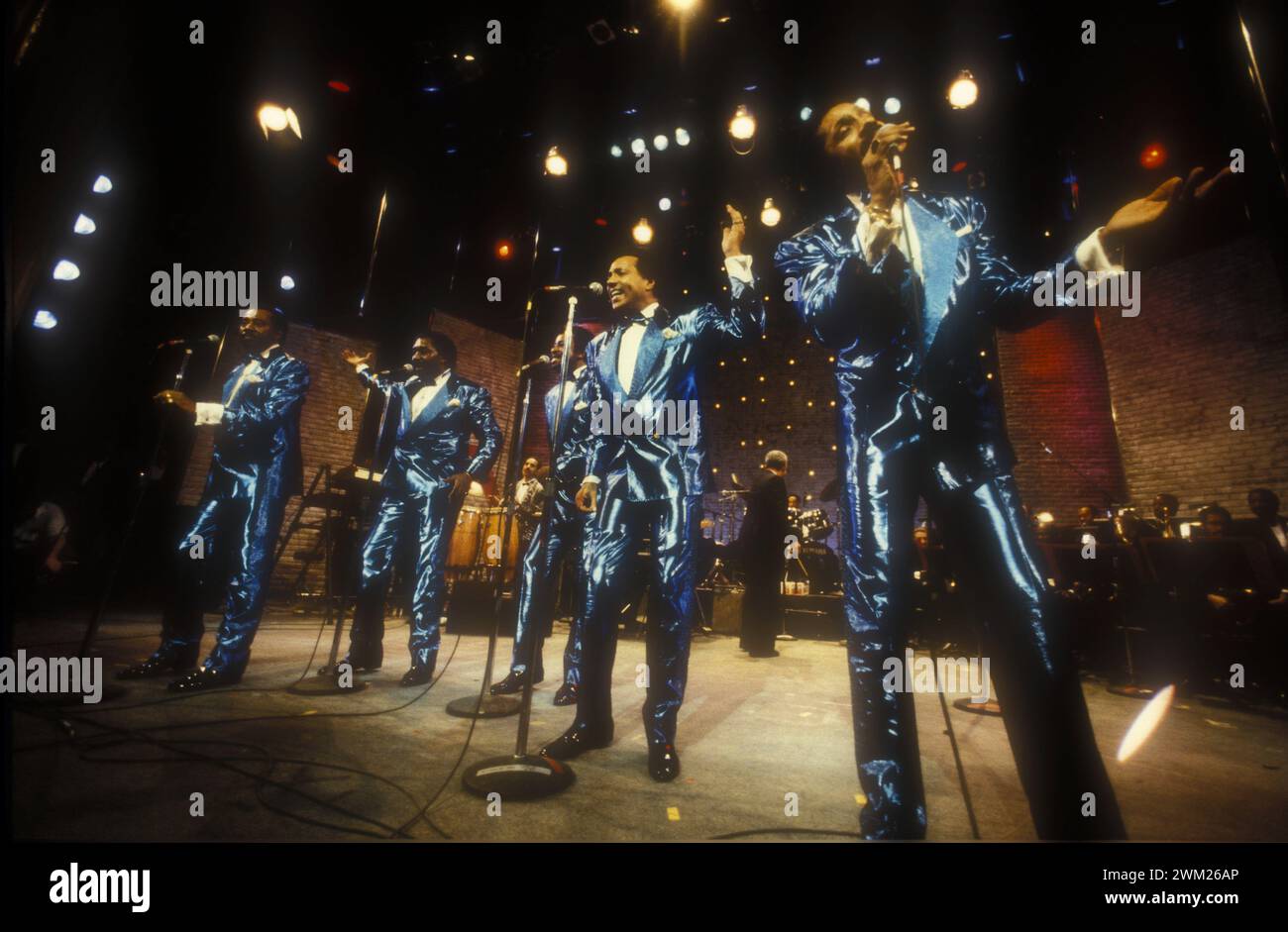 MME4785970 New York, Apollo Theater, 1987. The Temptations Vocal Group/New York, Apollo Theater, 1987. Il gruppo vocale The Temptations-; (add.info.: New York, Apollo Theater, 1987. The Temptations Vocal Group/New York, Apollo Theater, 1987. Il gruppo vocale The Temptations-); © Marcello Mencarini. Tutti i diritti riservati 2024. Foto Stock