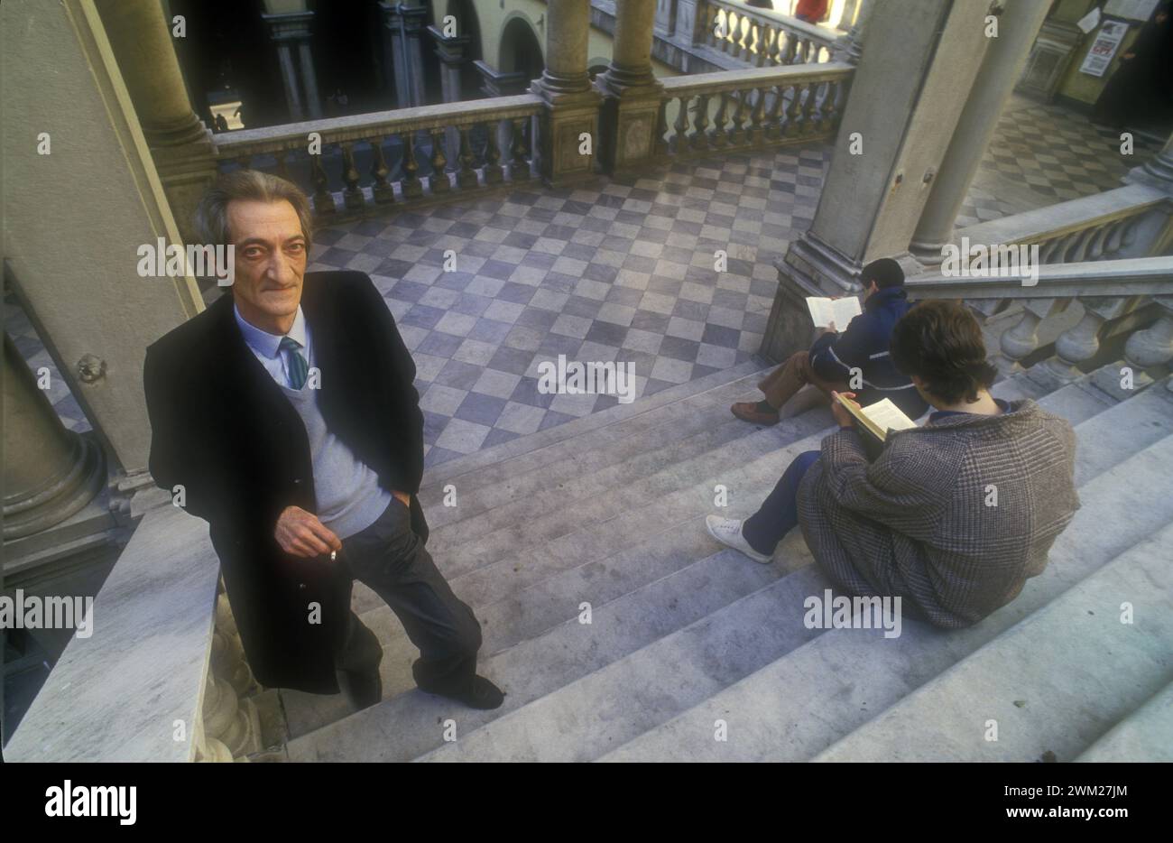 MME4793812 Genova, 1990 circa. Poeta italiano Edoardo Sanguineti all'Università di Genova, dove insegnò Letteratura Italiana dal 1974 al 2000/Genova, 1990 circa, il poeta Edoardo sanguineti nell'Università di Genova, dove insegn letteratura italiana dal 1974 al 2000 -; (add.info.: Genova, circa 1990. Poeta italiano Edoardo Sanguineti all'Università di Genova, dove insegnò Letteratura Italiana dal 1974 al 2000/Genova, 1990 circa, il poeta Edoardo sanguineti nell'Università di Genova, dove insegn letteratura italiana dal 1974 al 2000 -); © Marcello Mencarini. Tutti i diritti riservati 2024. Foto Stock