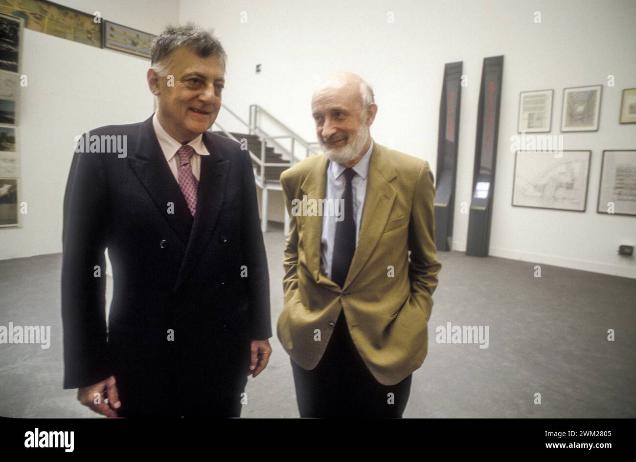MME4796049 Biennale di architettura di Venezia 1991. Architetti Aldo Rossi e Vittorio Gregotti/Biennale architettura di Venezia 1991. Gli architetti Aldo Rossi e Vittorio Gregotti - (add.info.: Biennale di architettura di Venezia 1991. Architetti Aldo Rossi e Vittorio Gregotti/Biennale architettura di Venezia 1991. Gli architetti Aldo Rossi e Vittorio Gregotti -); © Marcello Mencarini. Tutti i diritti riservati 2024. Foto Stock
