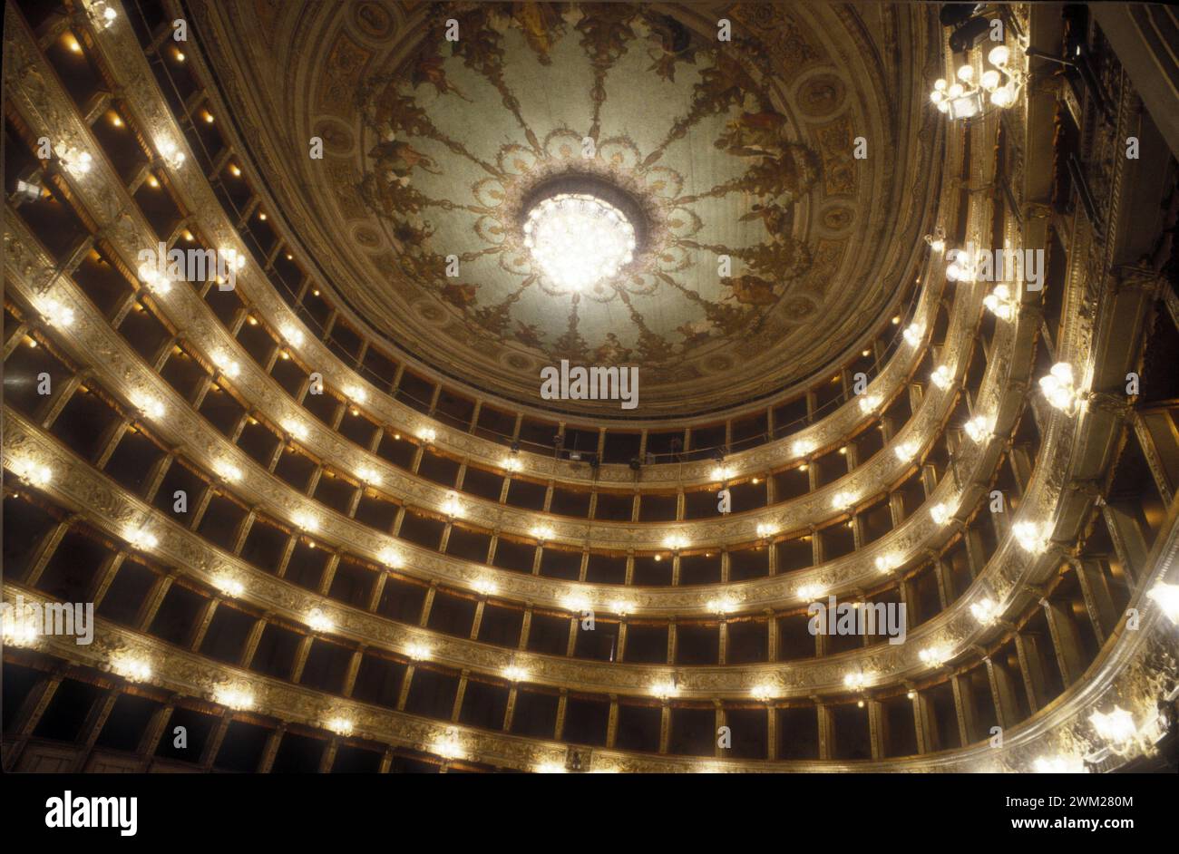 MME4795880 Teatro Argentina a Roma (foto); (add.info.: Teatro Argentina a Roma, dove è stata la prima esecuzione dell'opera “” il Barbiere di Siviglia” di Gioacchino Rossini); © Marcello Mencarini. Tutti i diritti riservati 2024. Foto Stock