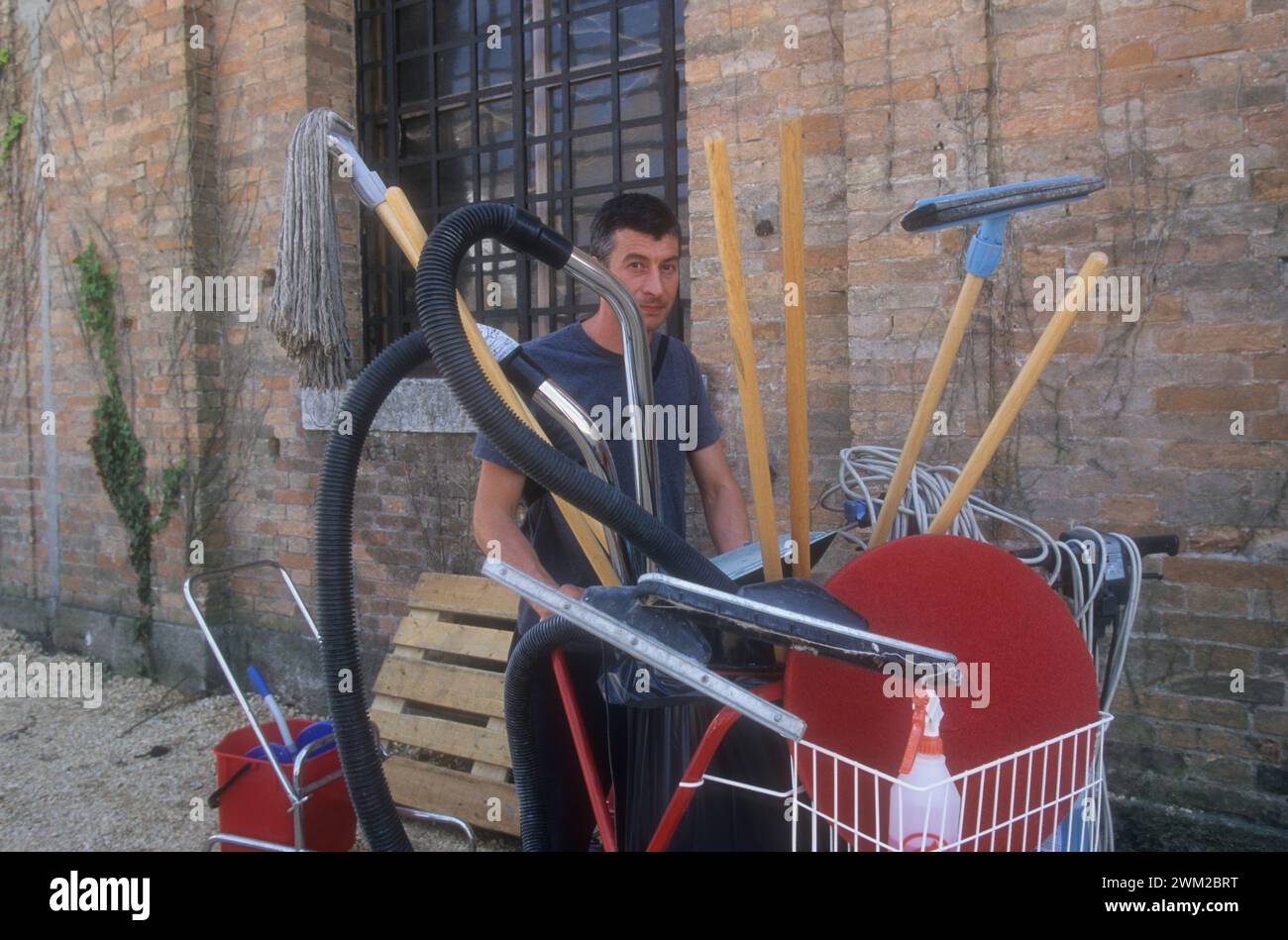 7443749 Maurizio Cattelan, autoritratto, Biennale d'Arte di Venezia, Venezia, Italia, 1999 (foto); (add.info.: Maurizio Cattelan (b.1960): artista italiano); © Marcello Mencarini. Tutti i diritti riservati 2024. Foto Stock