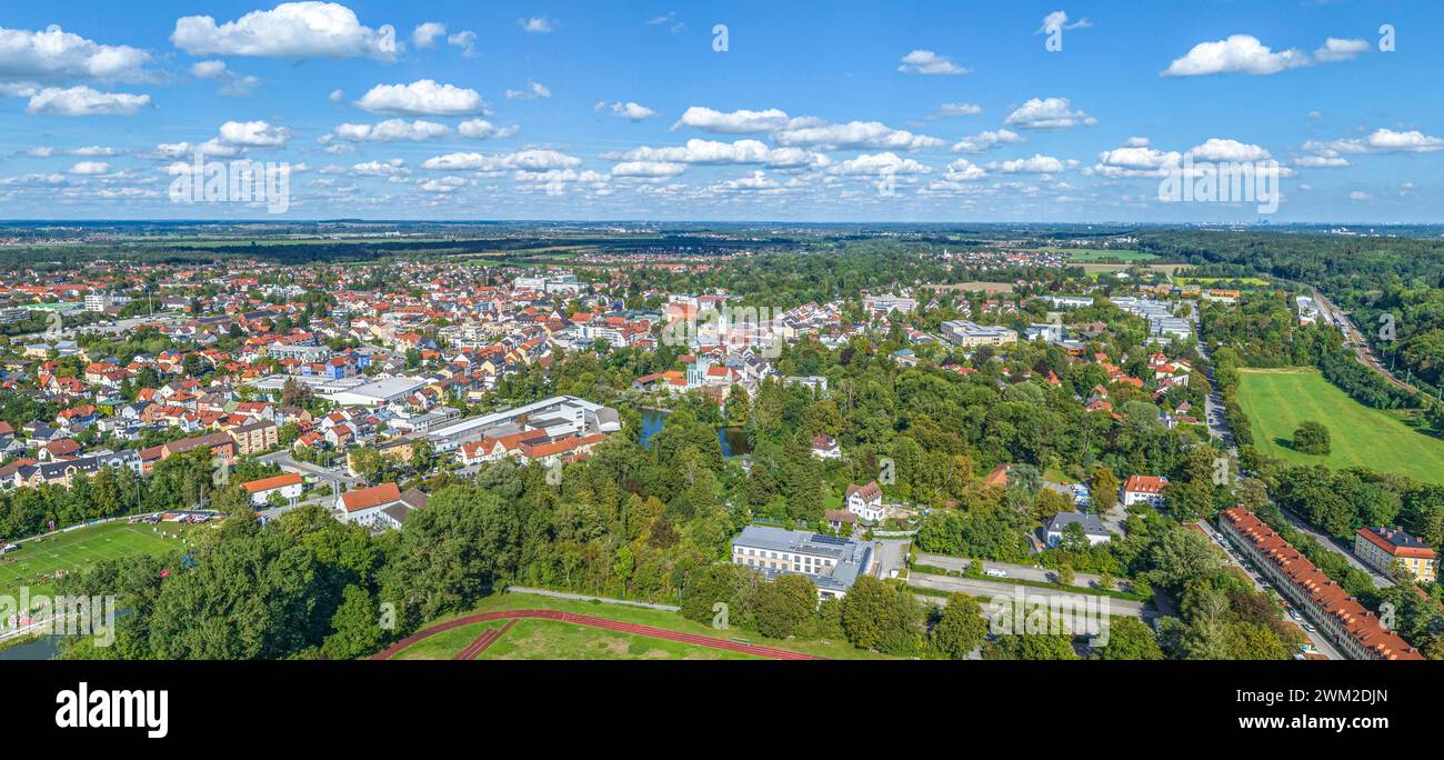 Ausblick auf die Region Fürstenfeldbruck rund um die Amperauen im Stadtgebiet Fürstenfeldbruck in Oberbayern im Luftbild Fürstenfeldbruck Amperauen Ba Foto Stock