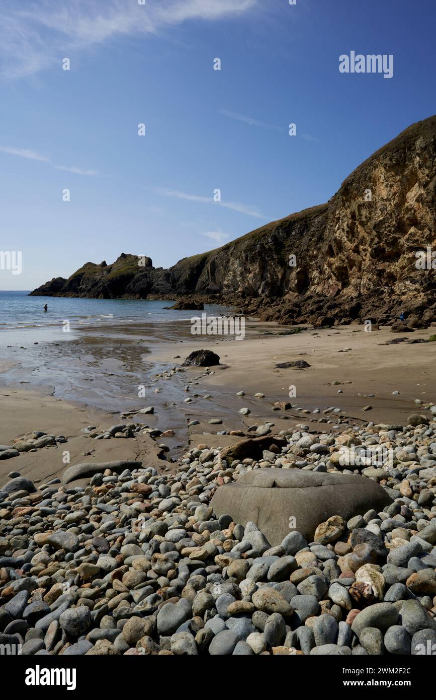 Porthmynawyd Bay, una delle migliori spiagge del Regno Unito, Pembrokeshire, Galles, Regno Unito Foto Stock