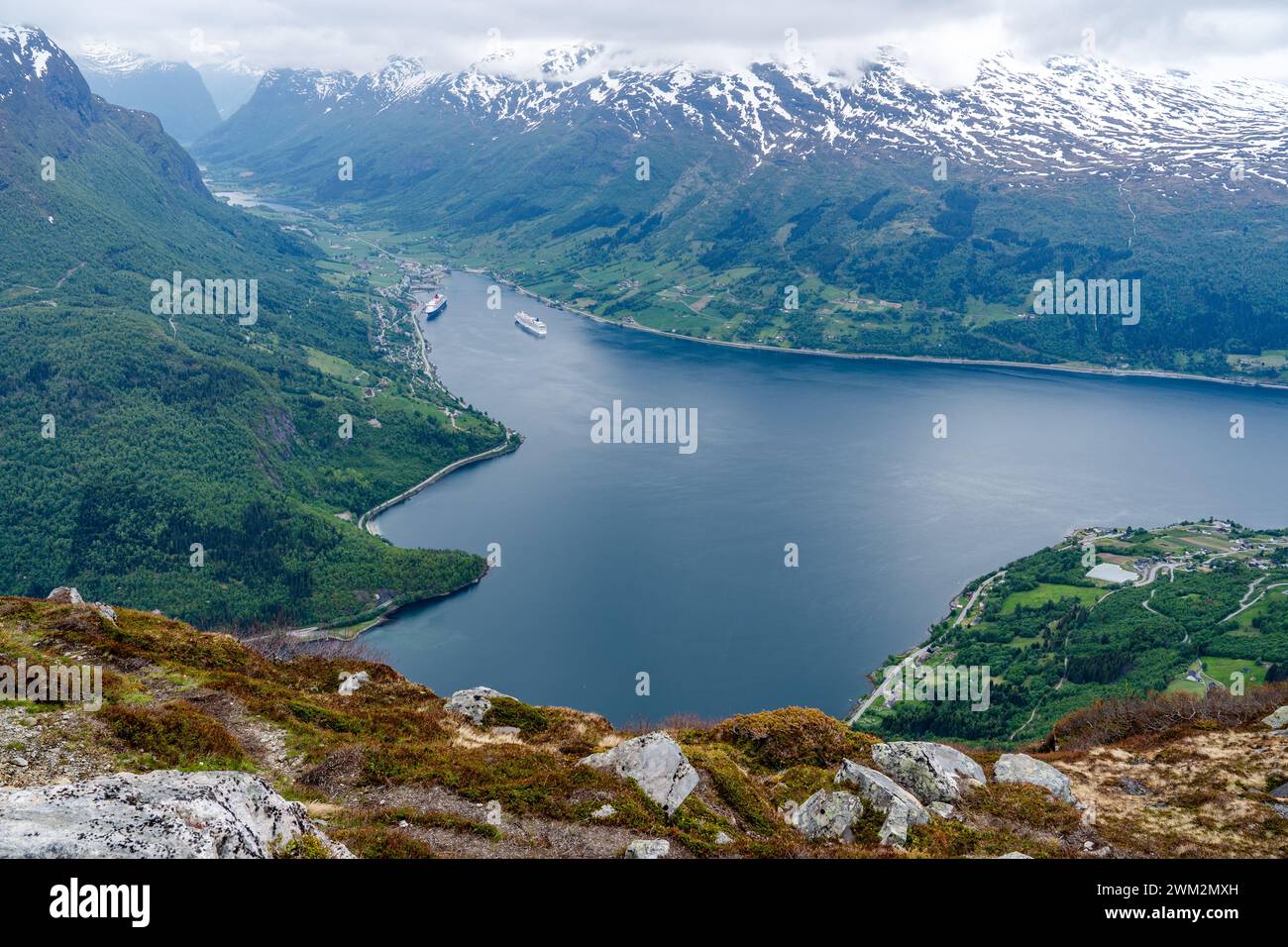 Vedute panoramiche dalla cima della Skylift Loen di Nordfjord e Olden, Norvegia Foto Stock