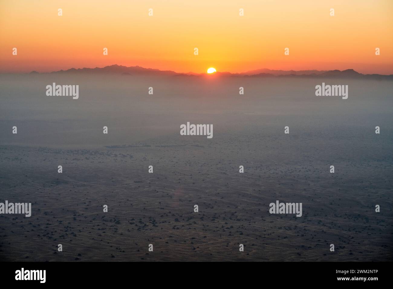 All'alba sul deserto, Dubai, Emirati Arabi Uniti Foto Stock