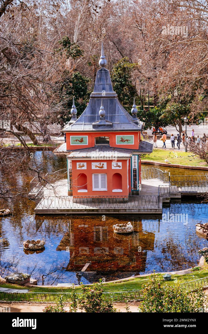 Casita del Pescador del Buen Retiro è una delle piccole e folli costruzioni romantiche che Re Fernando VII ordinò di costruire nel Parco del Retiro, Foto Stock