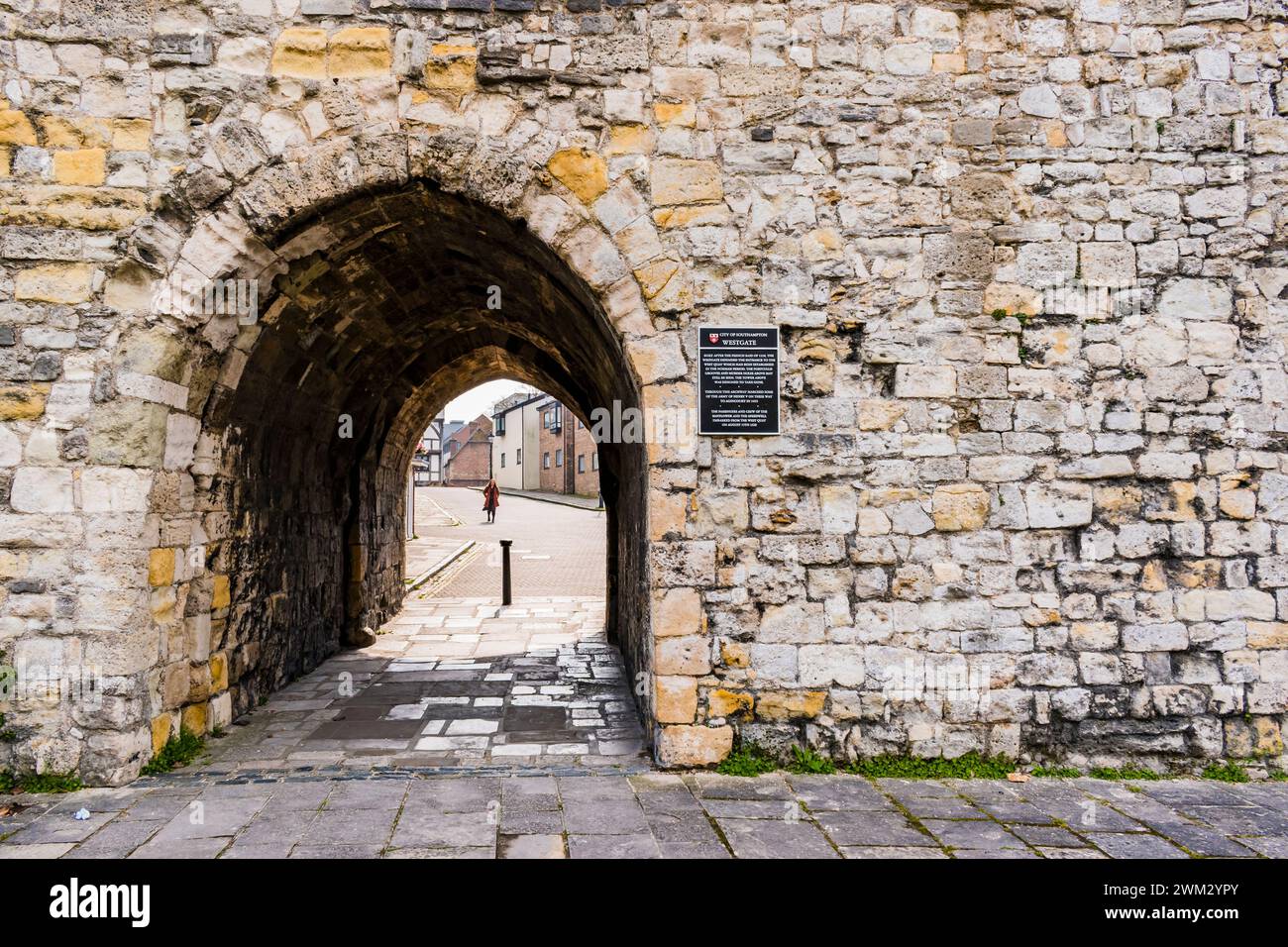 Westgate nelle mura della città vecchia, vista dall'esterno. Southampton, Hampshire, Inghilterra, Regno Unito, Regno Unito, Europa Foto Stock