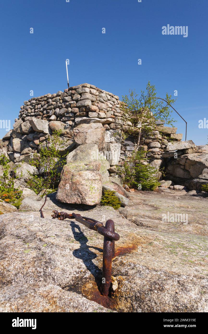 Middle Sister Groundhouse (torre dei vigili del fuoco) sulla Middle Sister Mountain ad Albany, New Hampshire USA. Questa torre antincendio era in funzione dal 1927 al 1948. Foto Stock