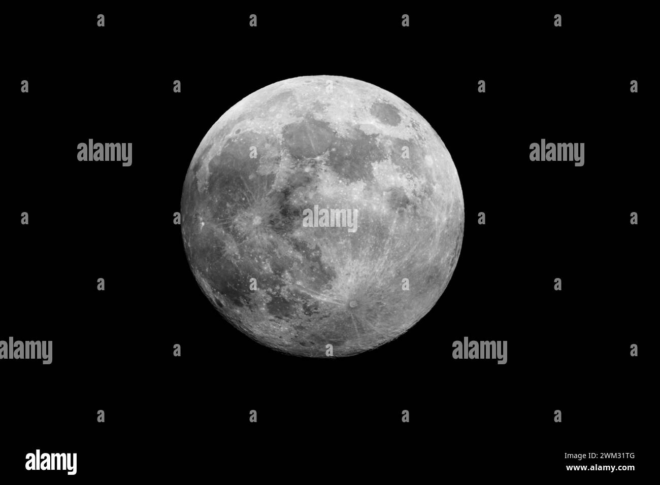 Luna piena isolati di sfondo su nero Foto Stock