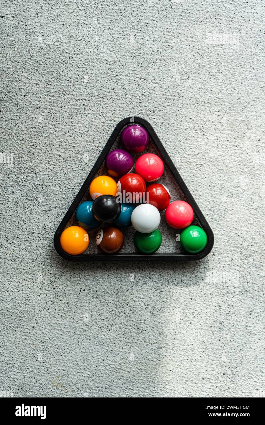 Palline da biliardo sullo sfondo del tavolo come concetto di stile di vita attivo Foto Stock
