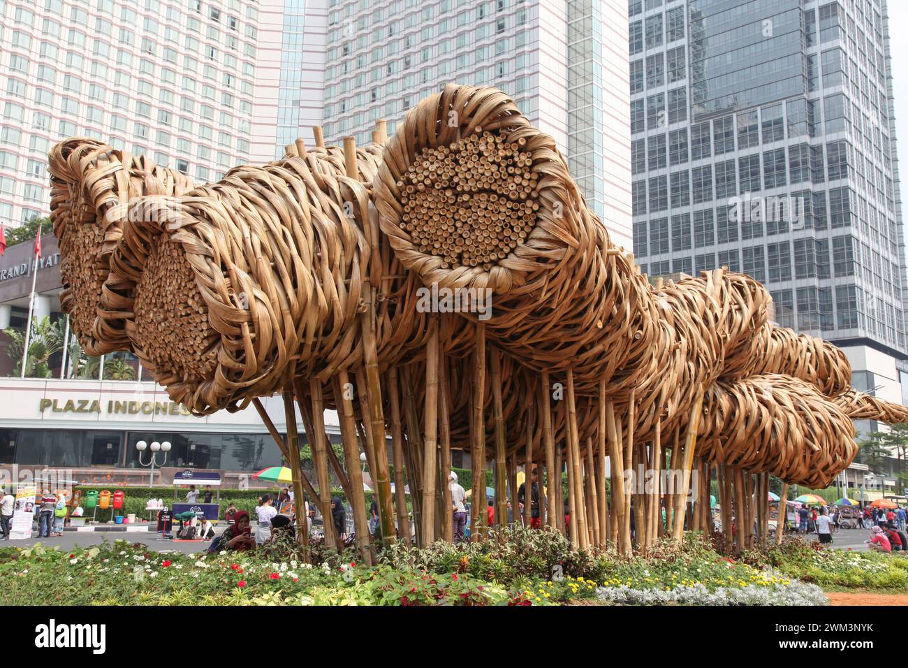 Controverso Bamboo Art Work Installation a Jakarta, Indonesia. Foto Stock