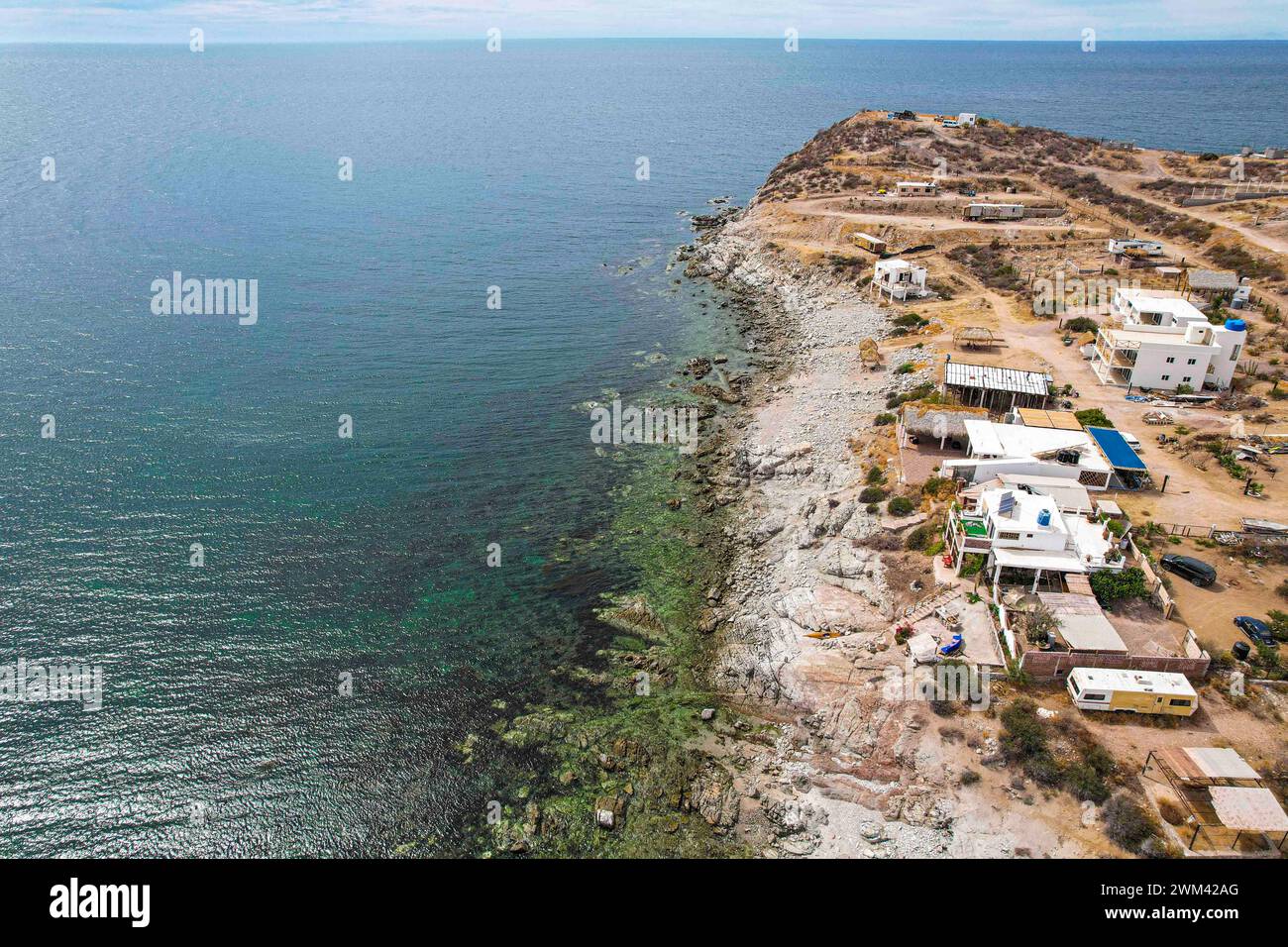 Baia e spiaggia intorno a San Carlos, Sonora, Messico. Comune di Nuevo Guaymas, Messico. rocky (foto di Luis Gutierrez/ Norte Photo/) ​ Bahia y playa alrededor de San Carlos, Sonora Messico. Municipio Nuevo Guaymas Messico . (Foto di Luis Gutierrez/ Norte Photo/) Foto Stock