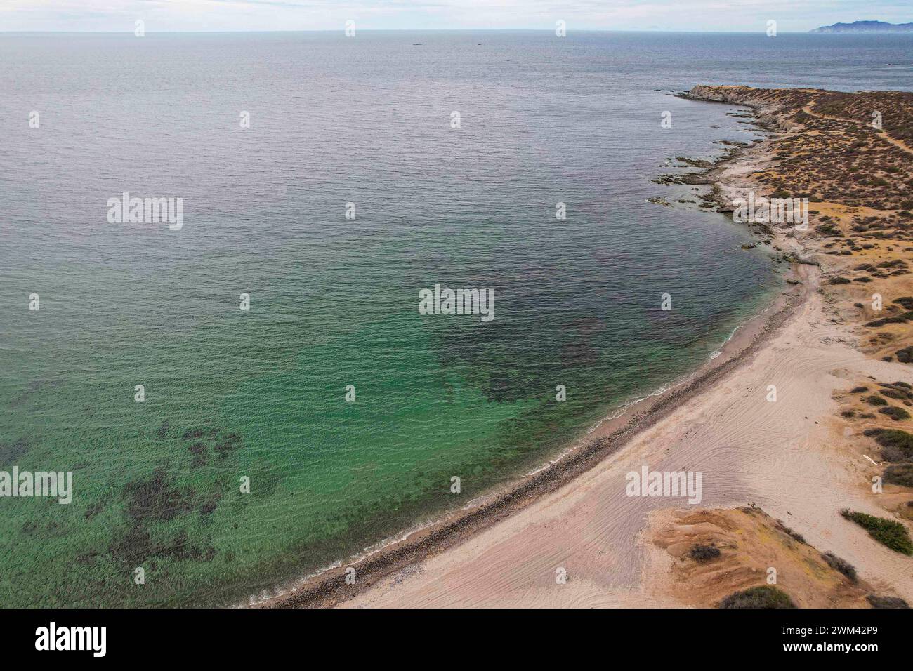 Baia e spiaggia intorno a San Carlos, Sonora, Messico. Comune di Nuevo Guaymas, Messico. rocky (foto di Luis Gutierrez/ Norte Photo/) ​ Bahia y playa alrededor de San Carlos, Sonora Messico. Municipio Nuevo Guaymas Messico . (Foto di Luis Gutierrez/ Norte Photo/) Foto Stock