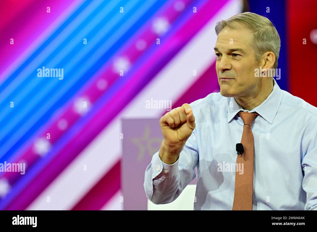 National Harbor, Maryland, Stati Uniti. 23 febbraio 2024. Il rappresentante degli Stati Uniti Jim Jordan (Repubblicano dell'Ohio), presidente del Comitato della camera degli Stati Uniti sulla magistratura è intervistato da Matt Schlapp, presidente dell'American Conservative Union durante un panel intitolato âWhat You Talking Bout Fani Willis?â alla Conservative Political Action Conference (CPAC) del 2024 a National Harbor, Maryland, USA, venerdì 23 febbraio, 2024. credito: Ron Sachs/CNP/dpa/Alamy Live News Foto Stock