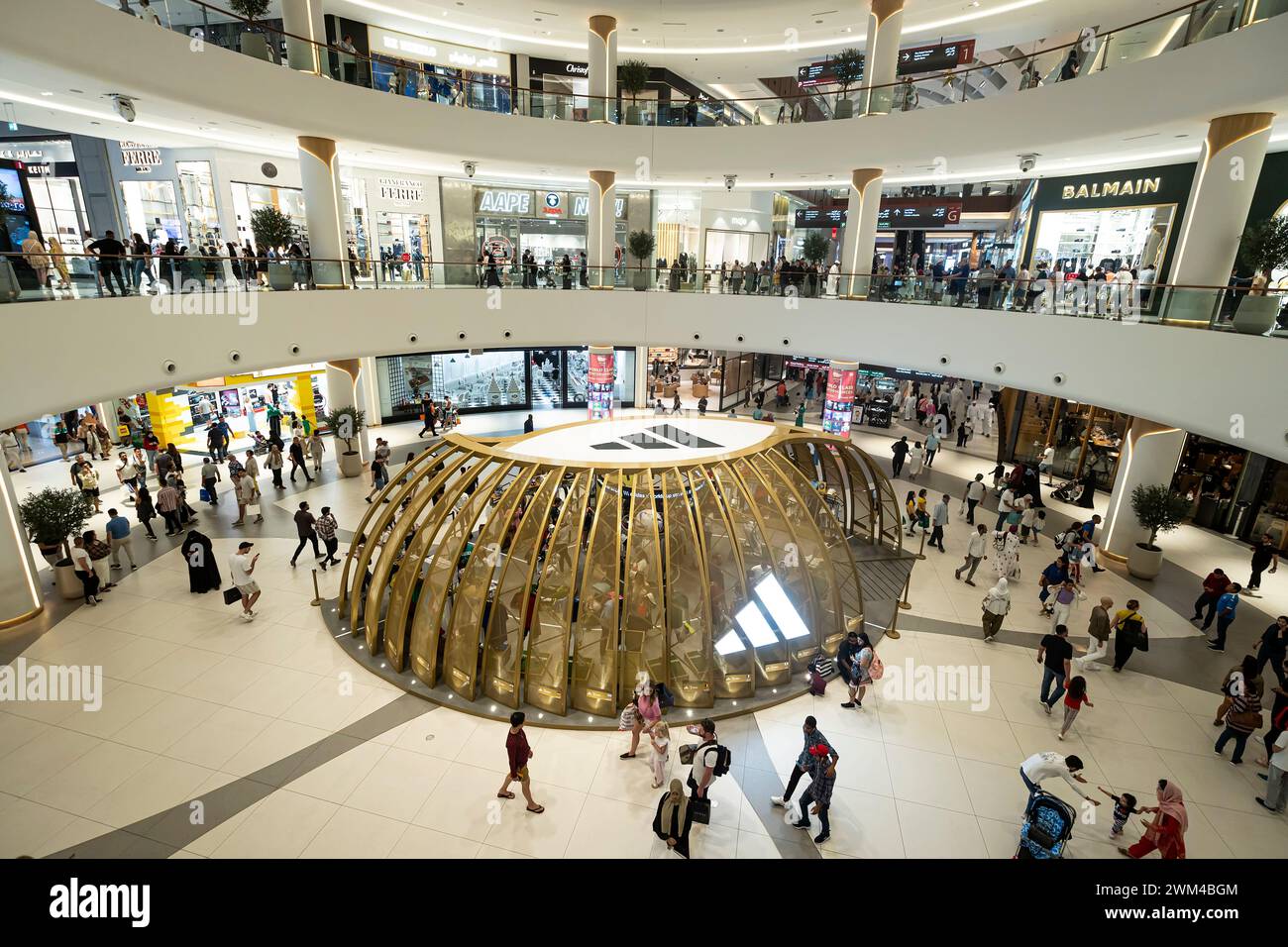 Dubai, Emirati Arabi Uniti. 28th novembre 2022: Centro commerciale Dubai Mall, il più grande centro commerciale del mondo. Foto Stock
