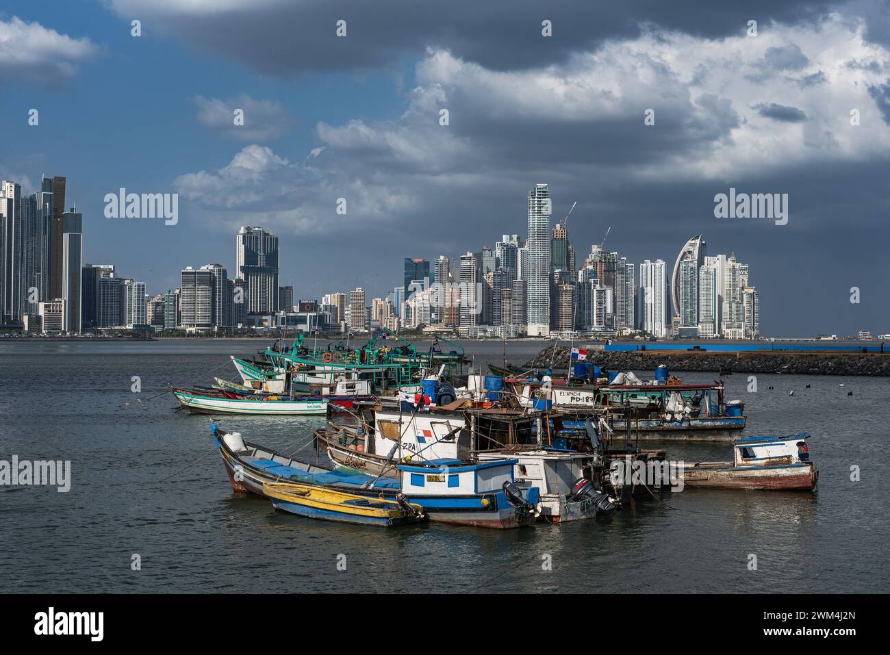 Il porto e lo skyline di Panama City Foto Stock