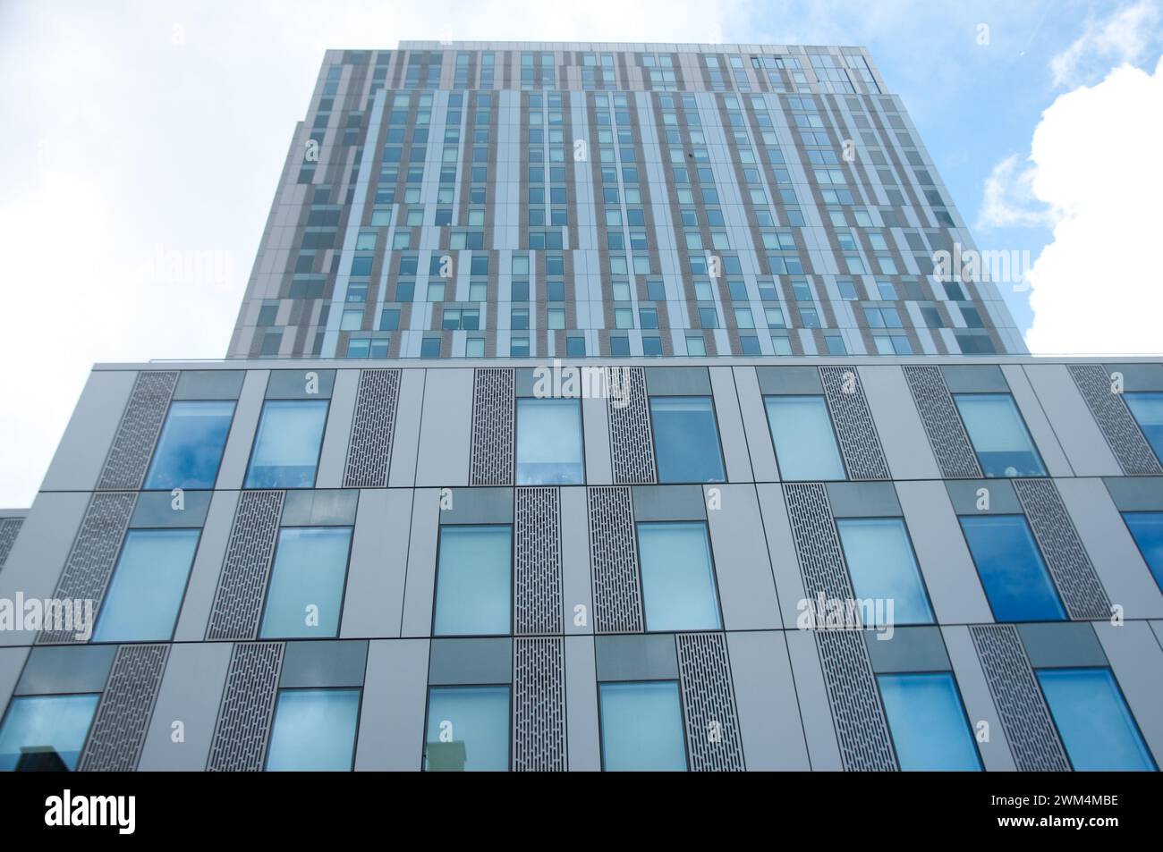 Edificio alto e moderno, Aldgate, City of London, Regno Unito Foto Stock